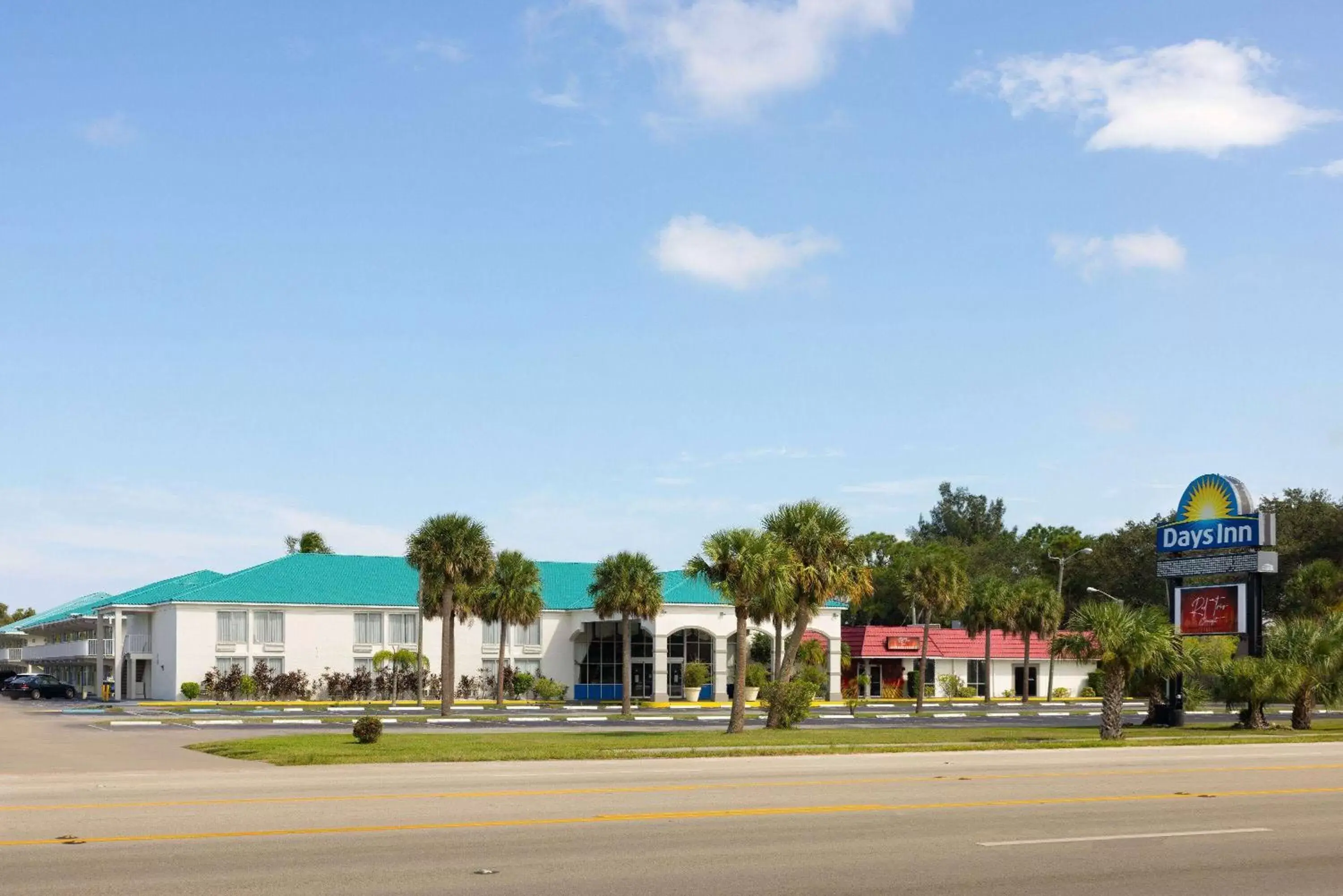 Property Building in Days Inn by Wyndham Fort Pierce Midtown