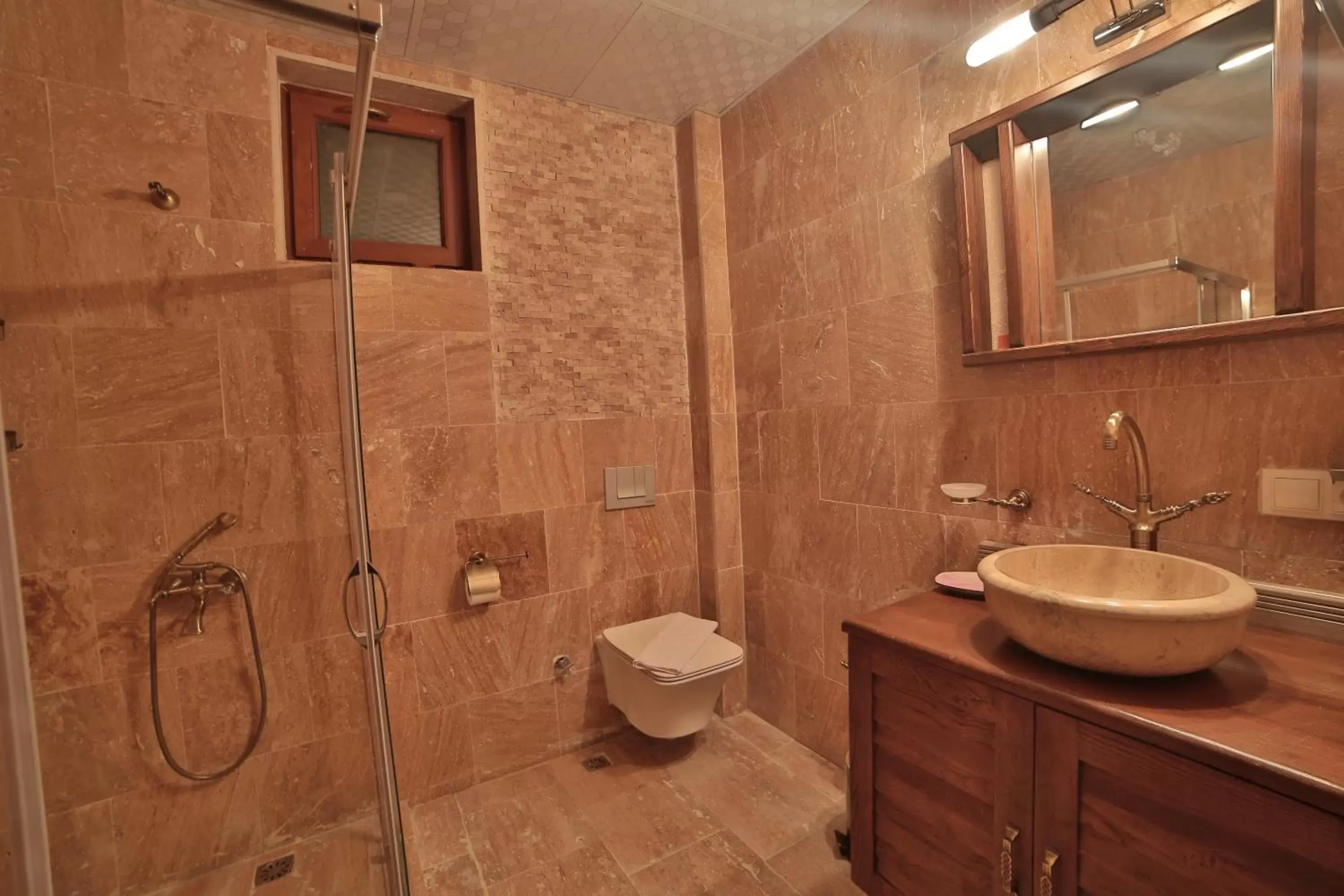 Shower, Bathroom in Caravanserai Inn Hotel