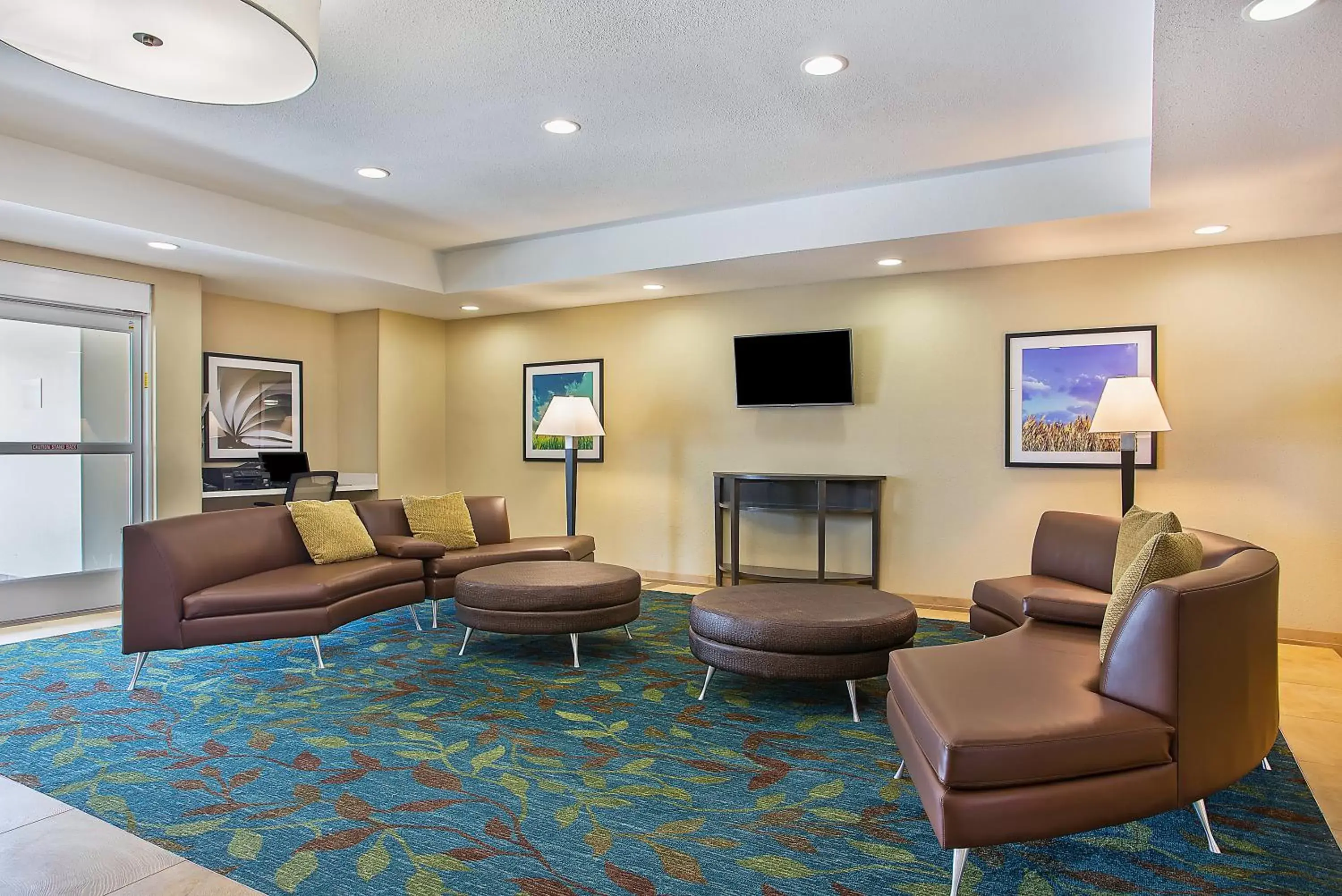 Property building, Seating Area in Candlewood Suites Fort Campbell - Oak Grove, an IHG Hotel