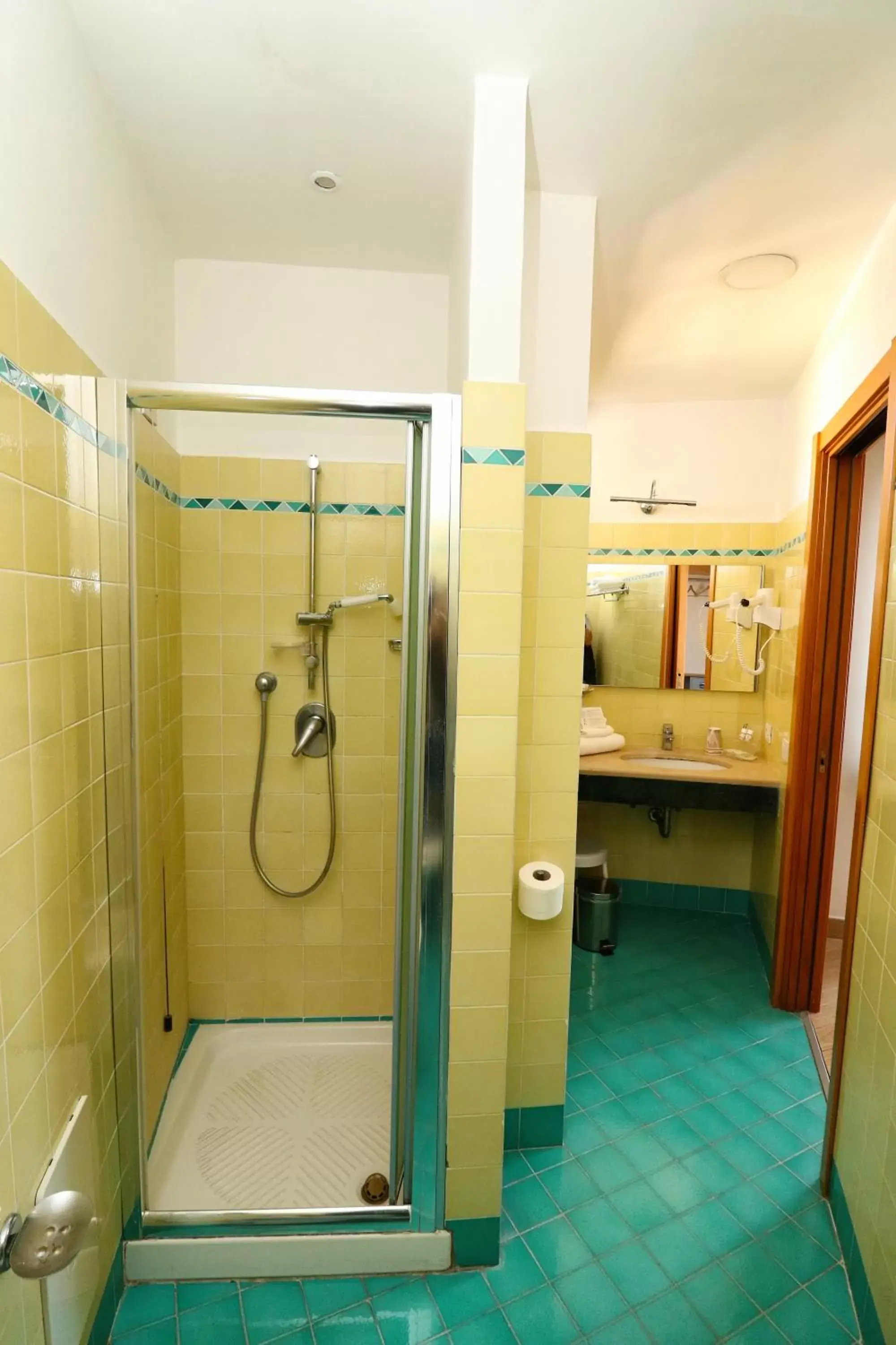 Classic Triple Room in Hotel Tourist Classic Triple Room in Hotel Tourist