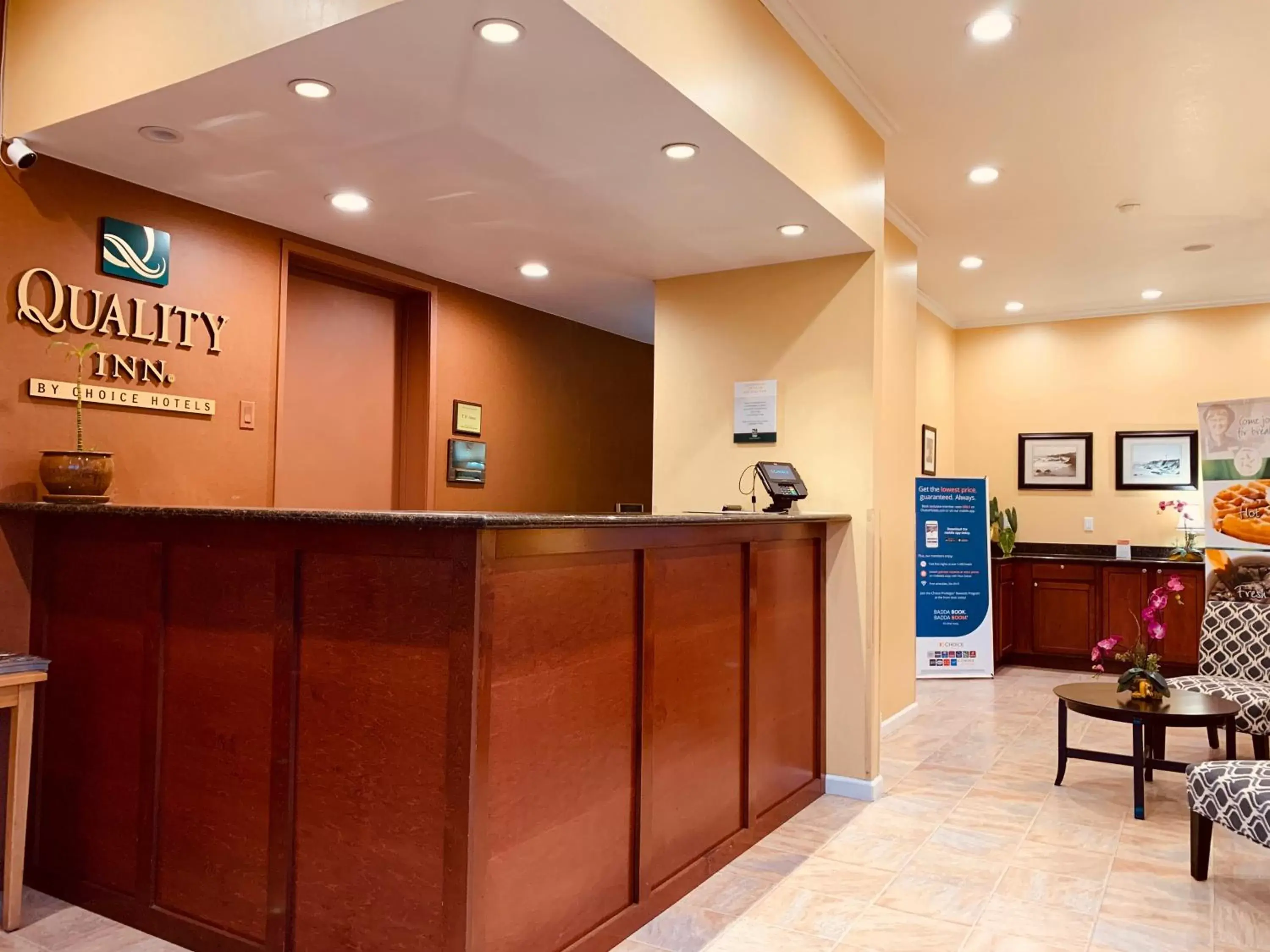 Lobby/Reception in Quality Inn Ukiah Downtown