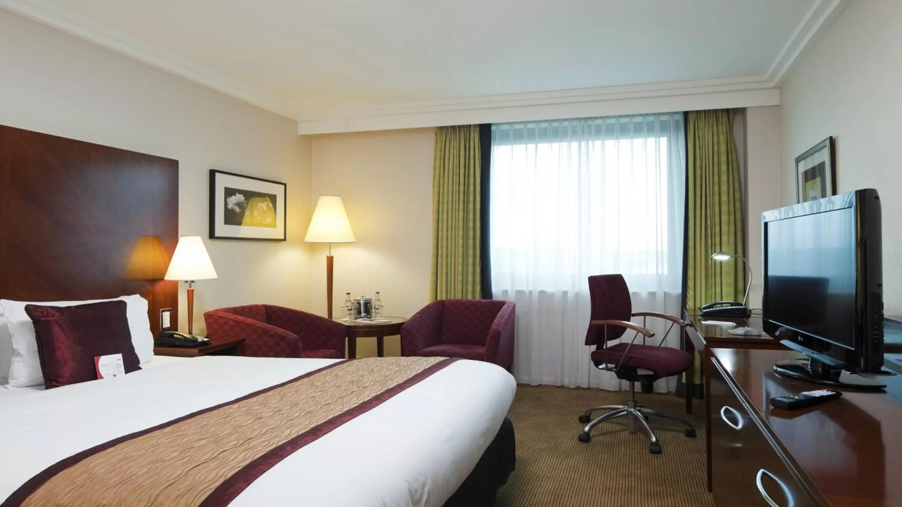 Photo of the whole room, TV/Entertainment Center in Crowne Plaza Birmingham NEC, an IHG Hotel