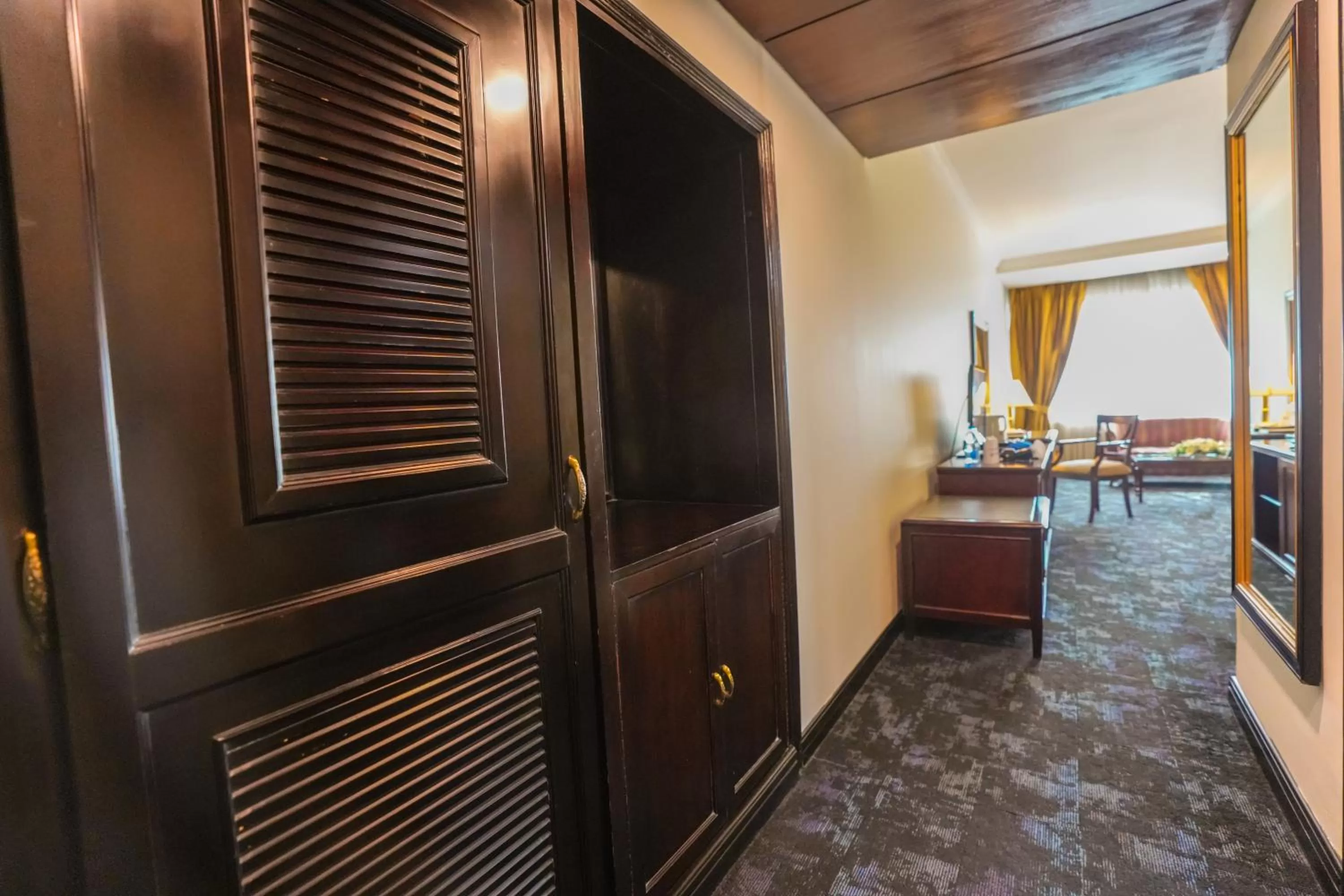 wardrobe, Bed in Hotel Sarina