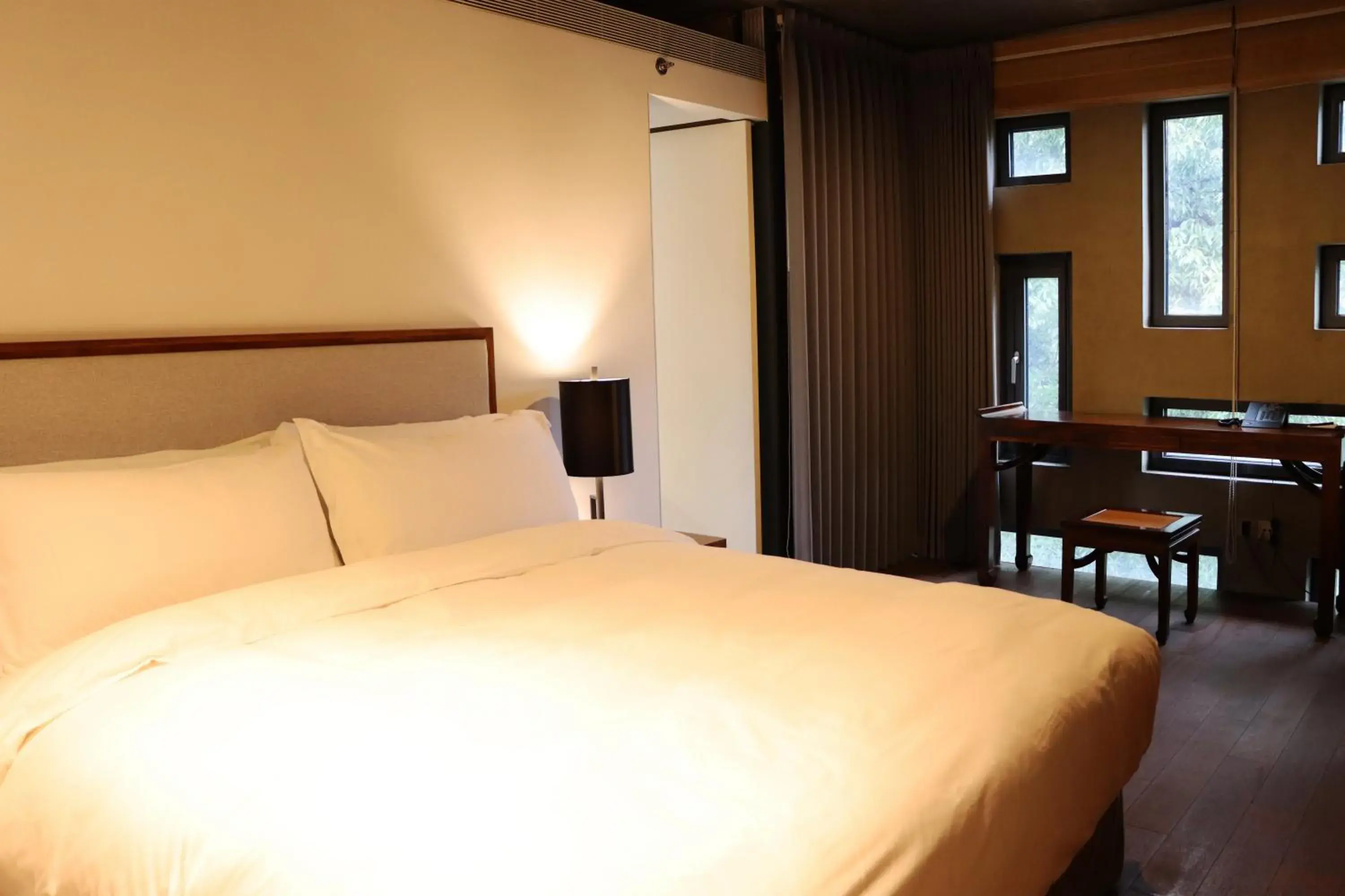 Bed in The Sifang Hotel Nanjing, Autograph Collection