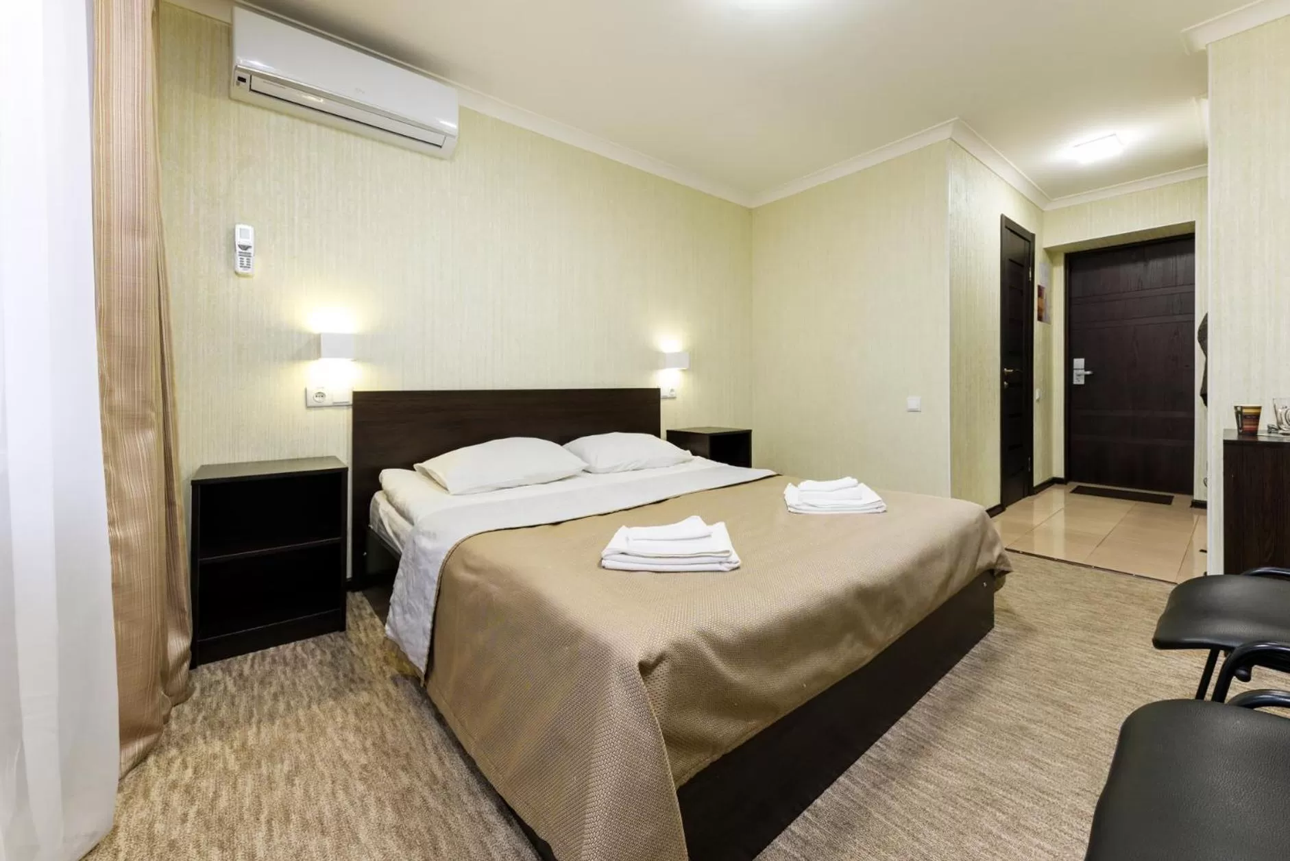 Photo of the whole room, Bed in Hotel Nivki