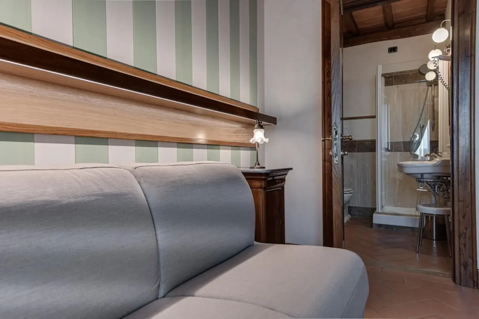 Bathroom, Bed in Locanda Poggioleone