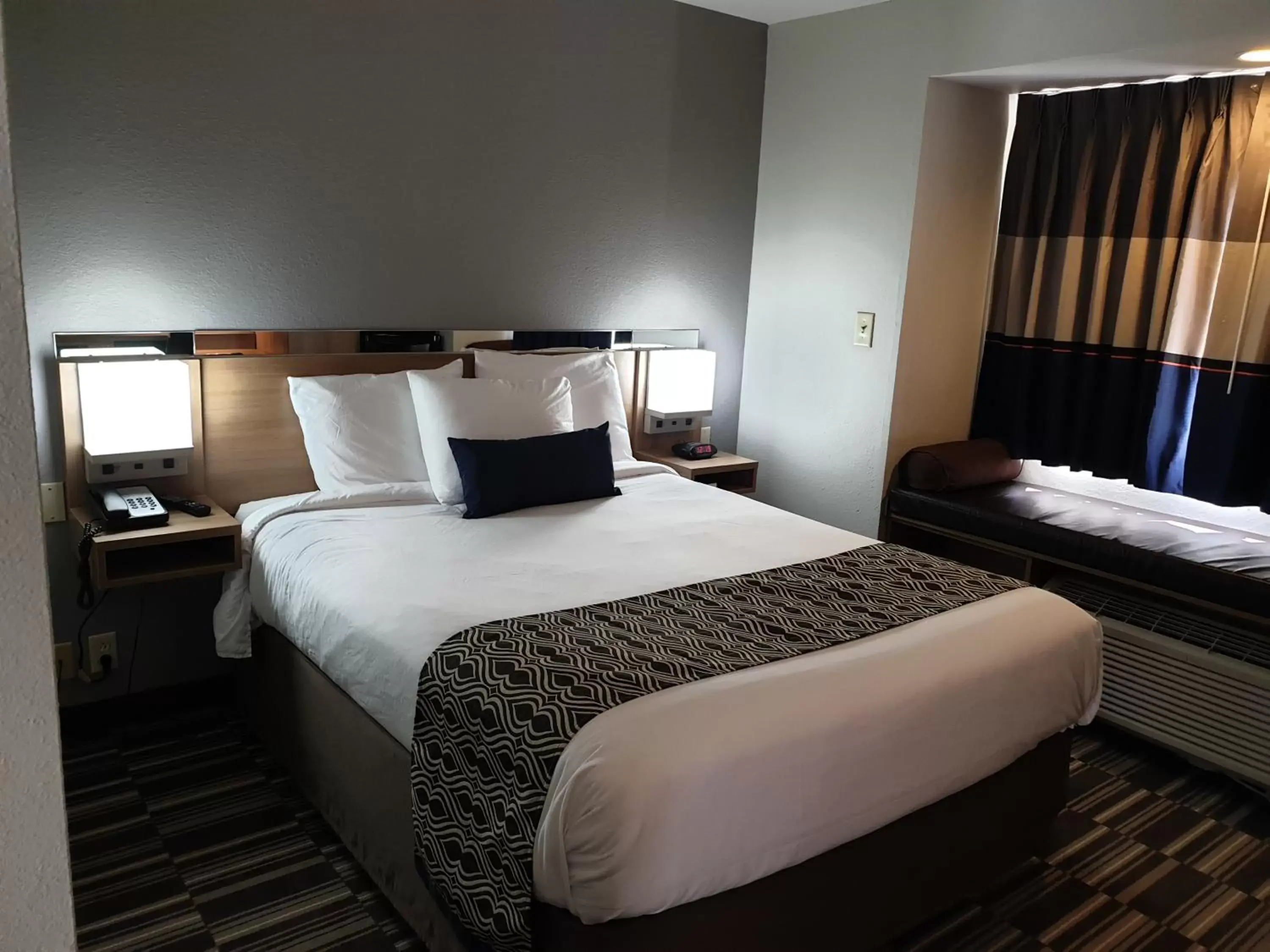 Bed in Microtel Inn & Suites by Wyndham Augusta/Riverwatch