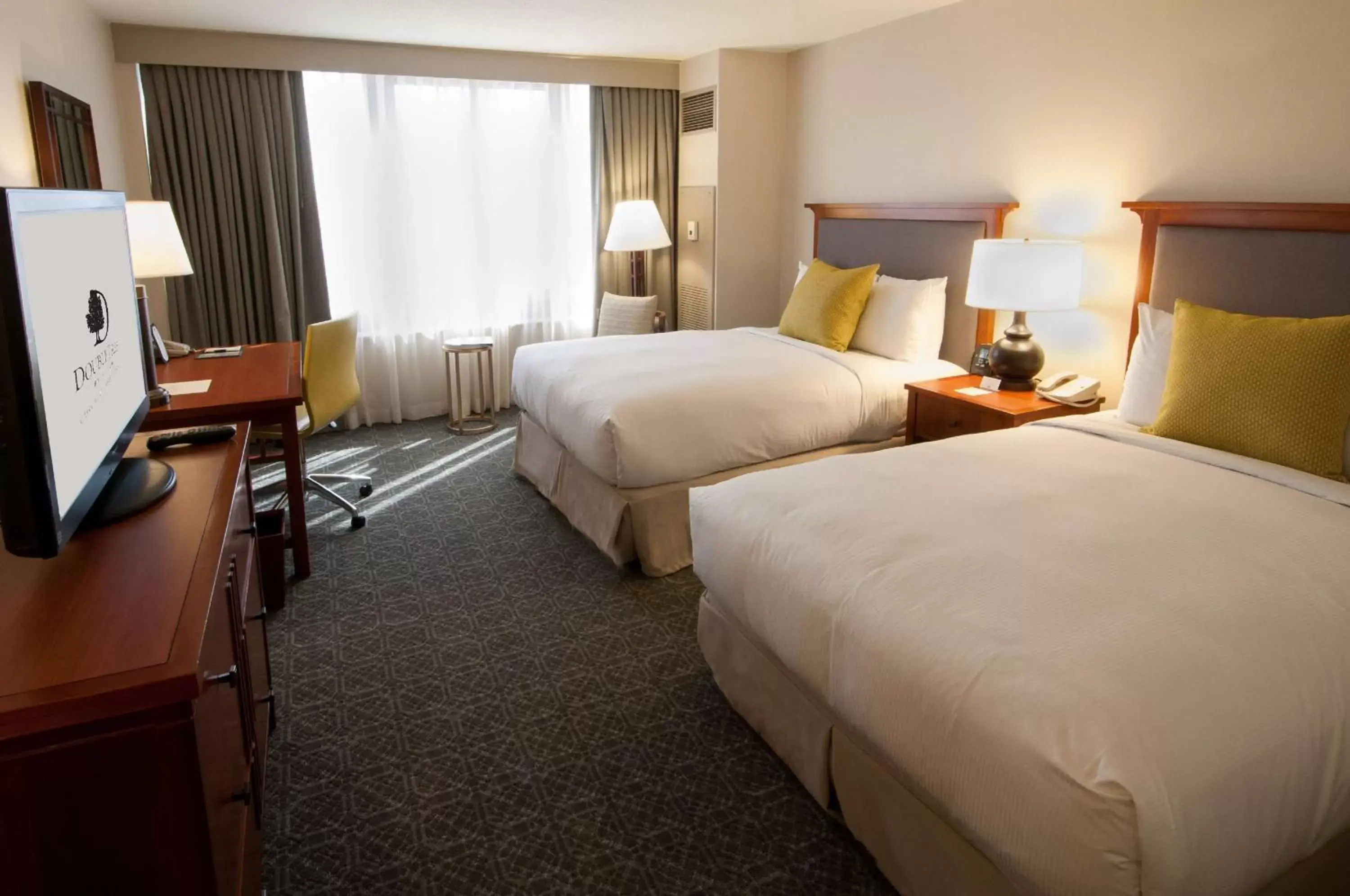 Bedroom, Bed in DoubleTree by Hilton Chicago - Oak Brook