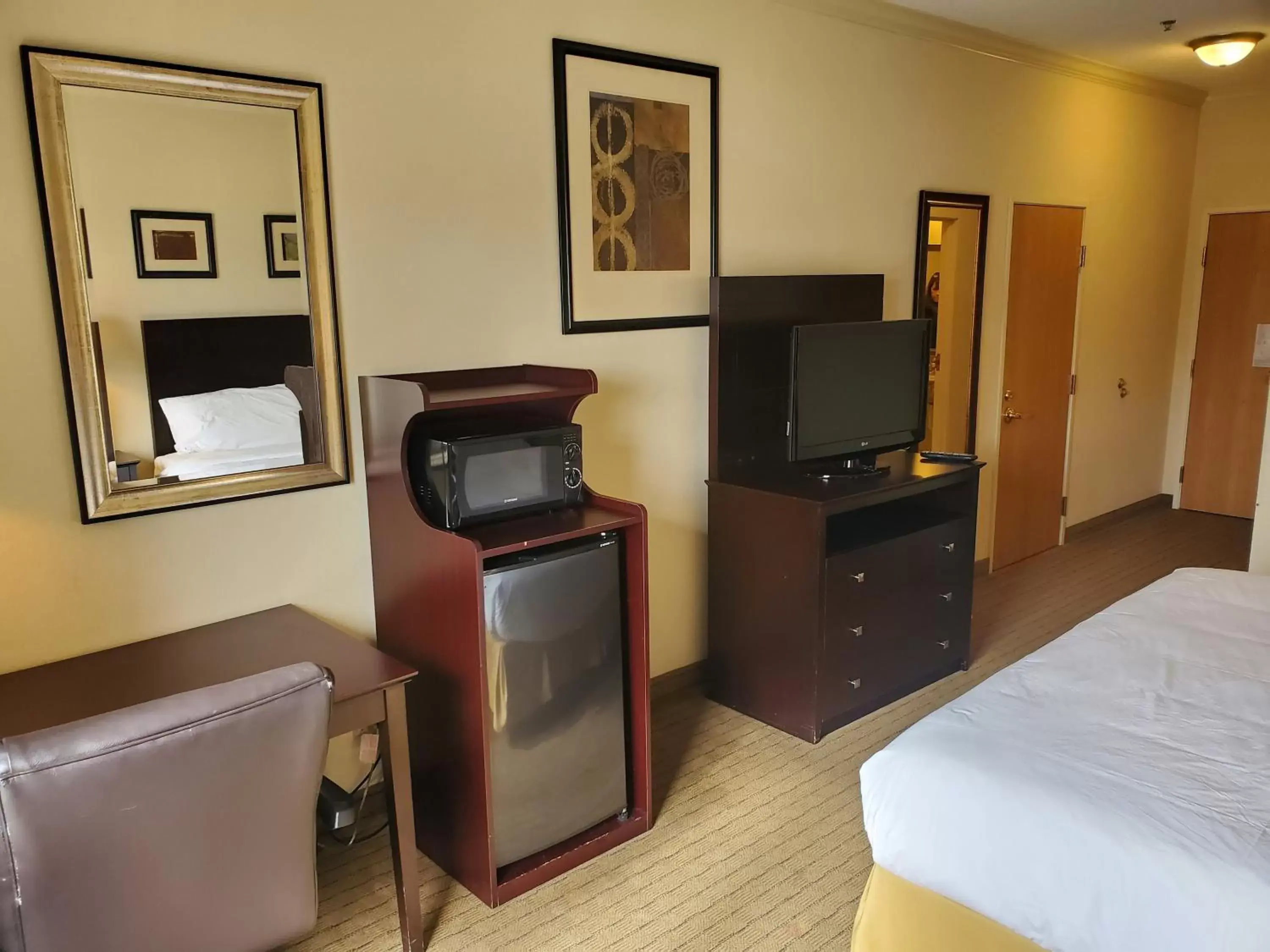 Bedroom, TV/Entertainment Center in The Arc Hotel