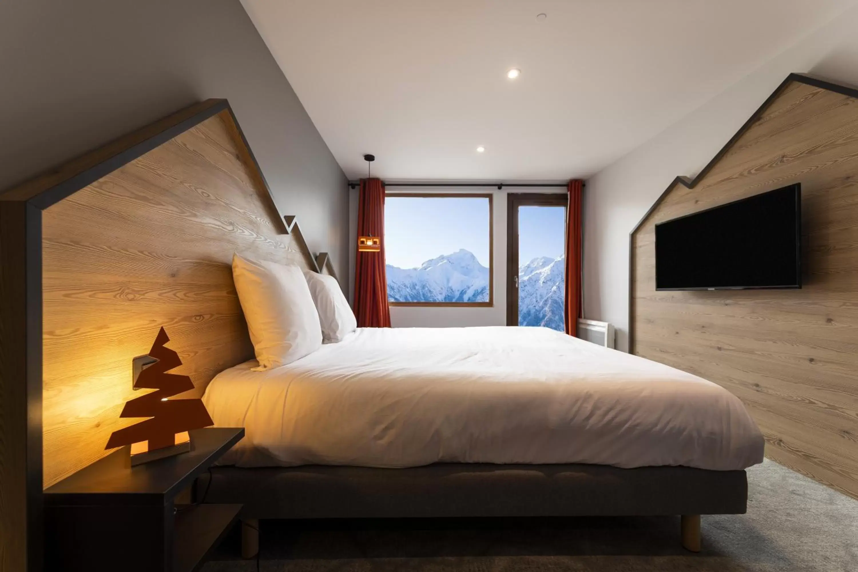 Photo of the whole room, Bed in Hotel Base Camp Lodge - Les 2 Alpes