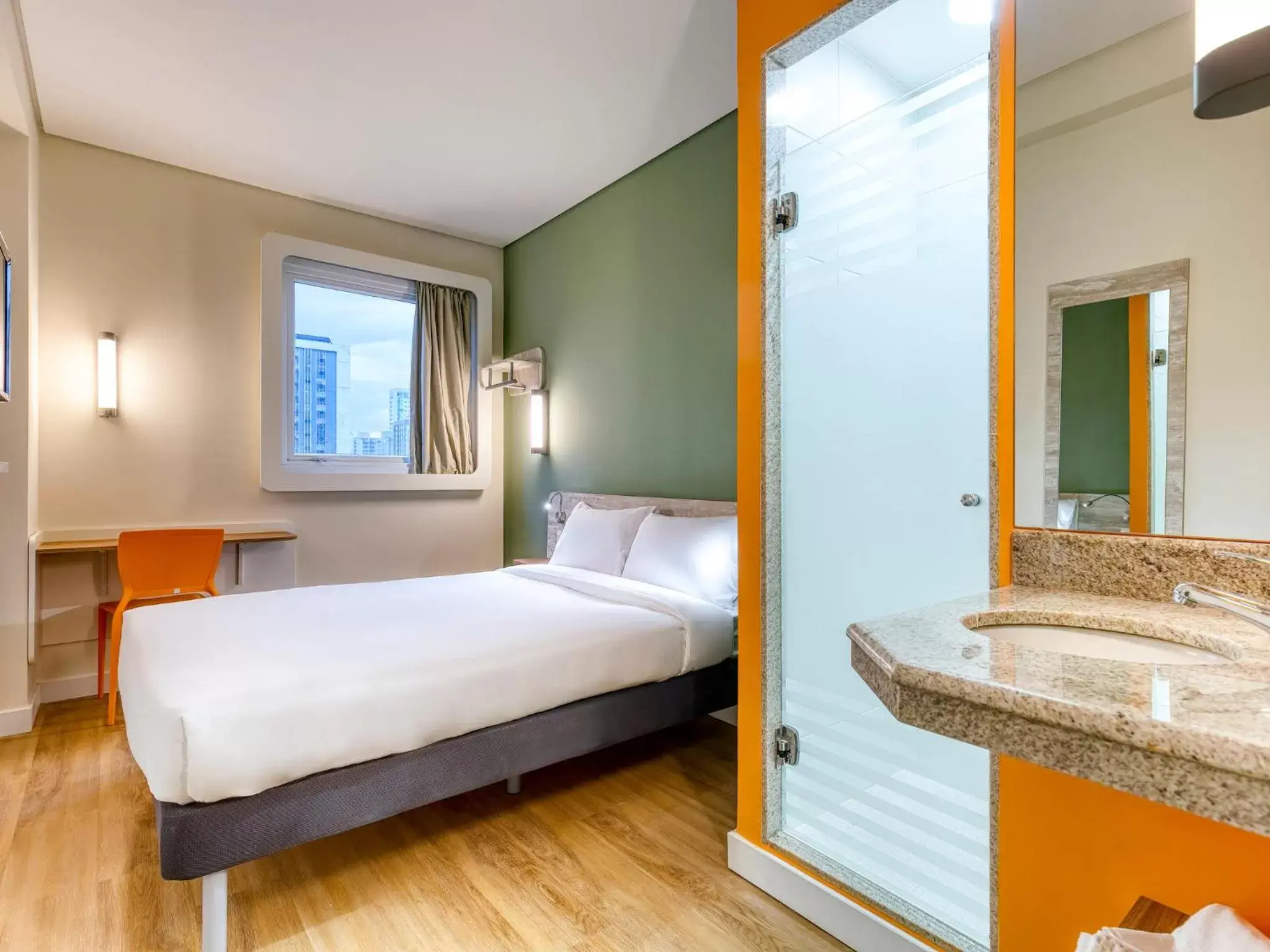 Toilet, Bed in ibis budget BH Savassi