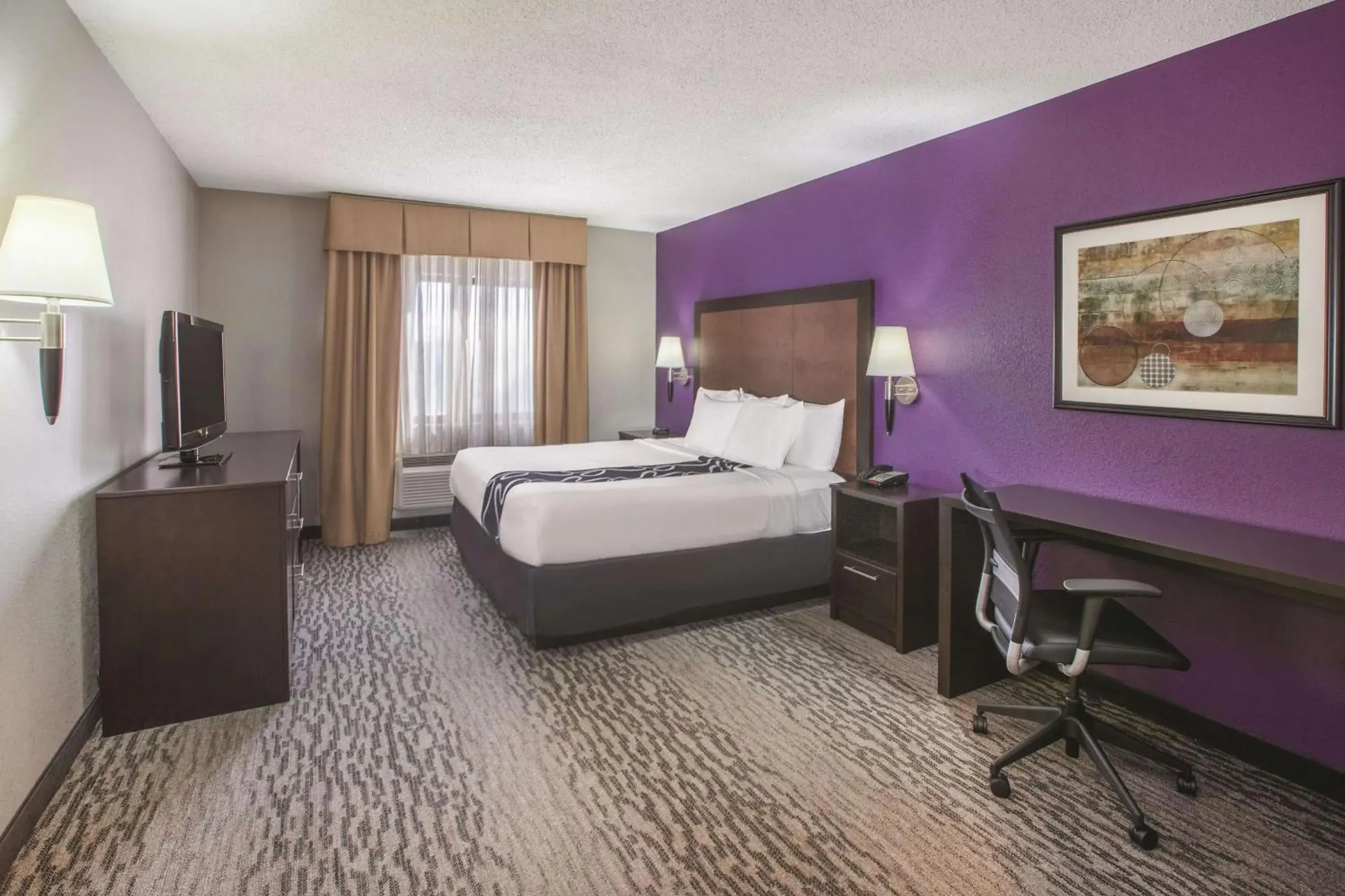 Photo of the whole room in La Quinta Inn & Suites by Wyndham Erie