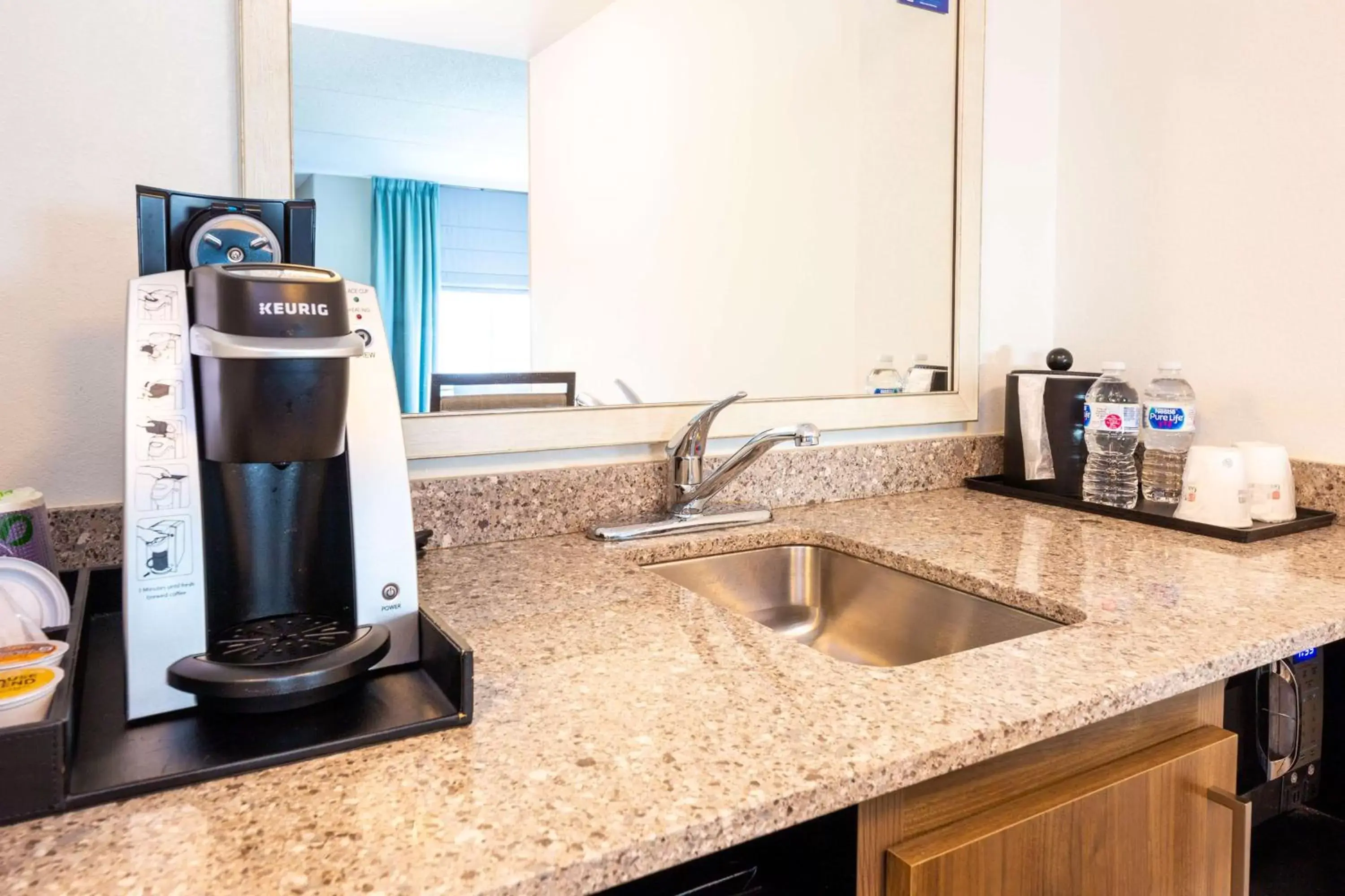 Bedroom, Kitchen/Kitchenette in Hilton Garden Inn Asheville Downtown