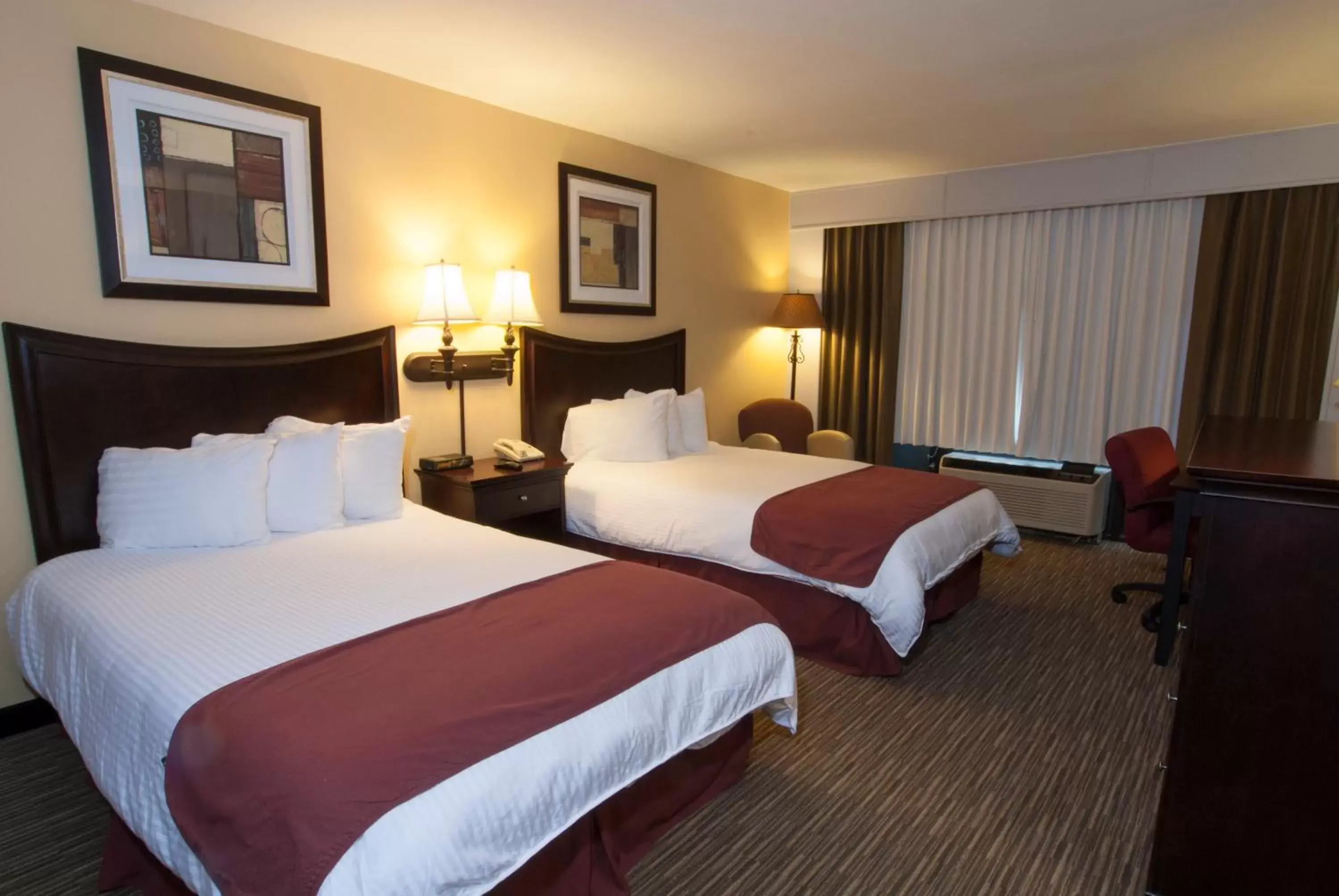 Double Room in Lamplighter Inn & Suites Pittsburg