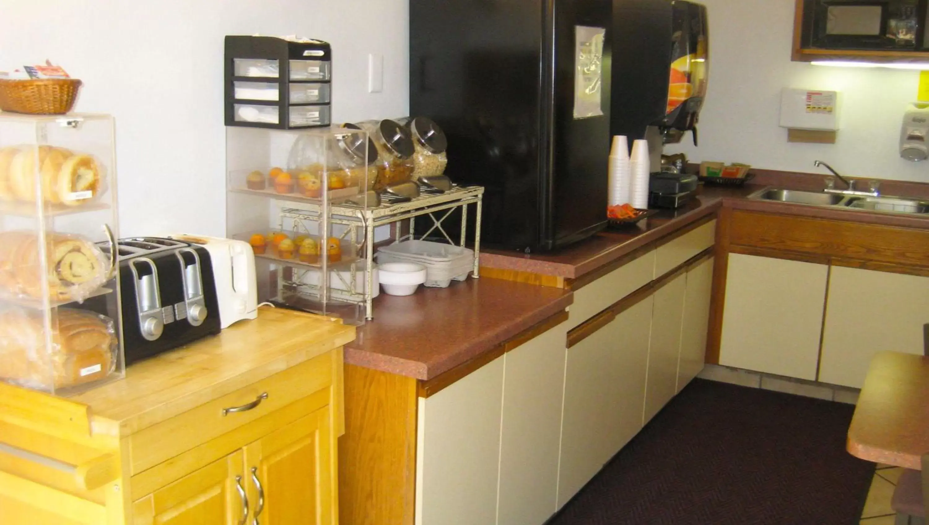 Breakfast, Kitchen/Kitchenette in Magnuson Copper Crown