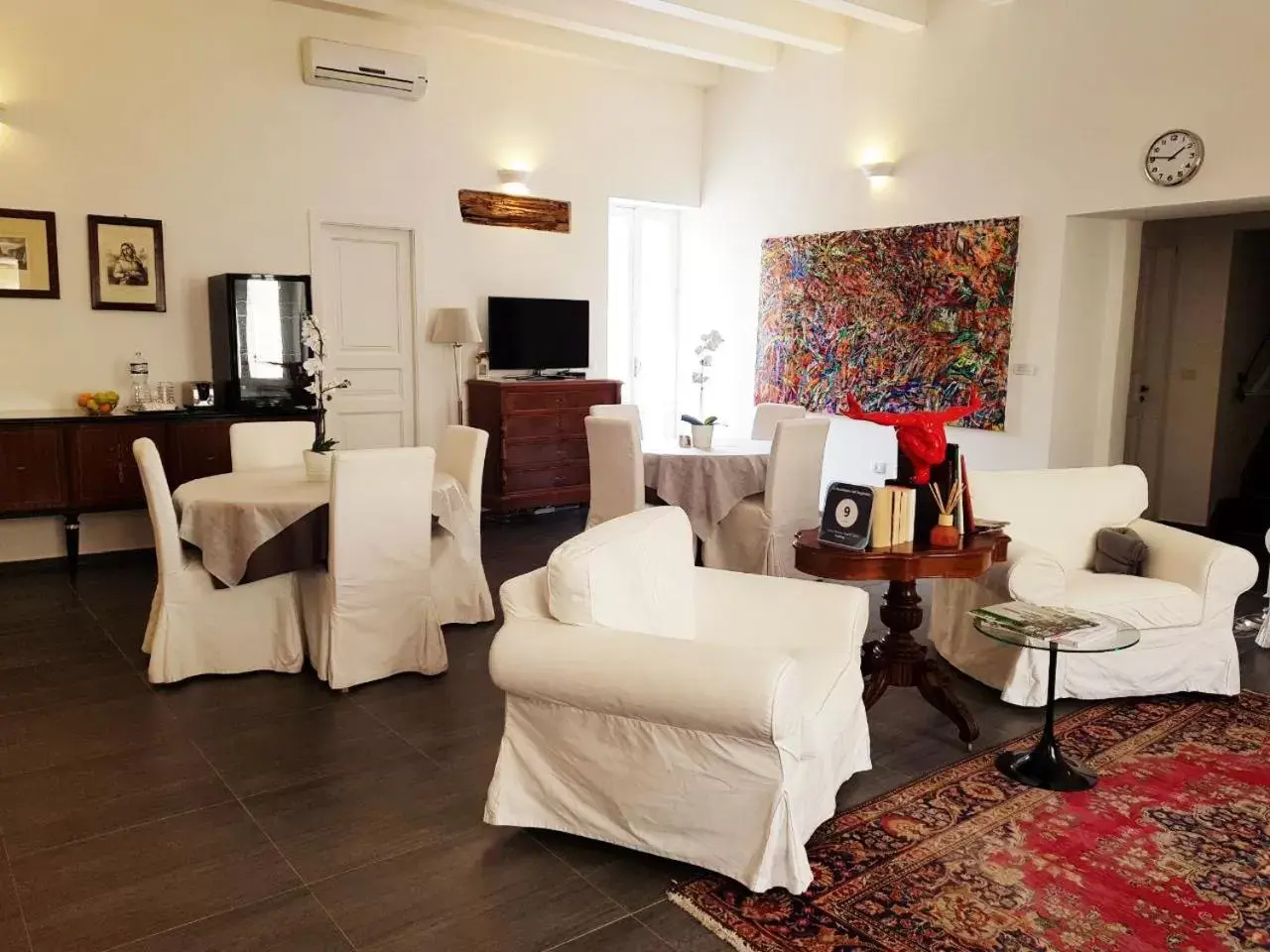 Communal lounge/ TV room, Seating Area in La Residenza del Reginale