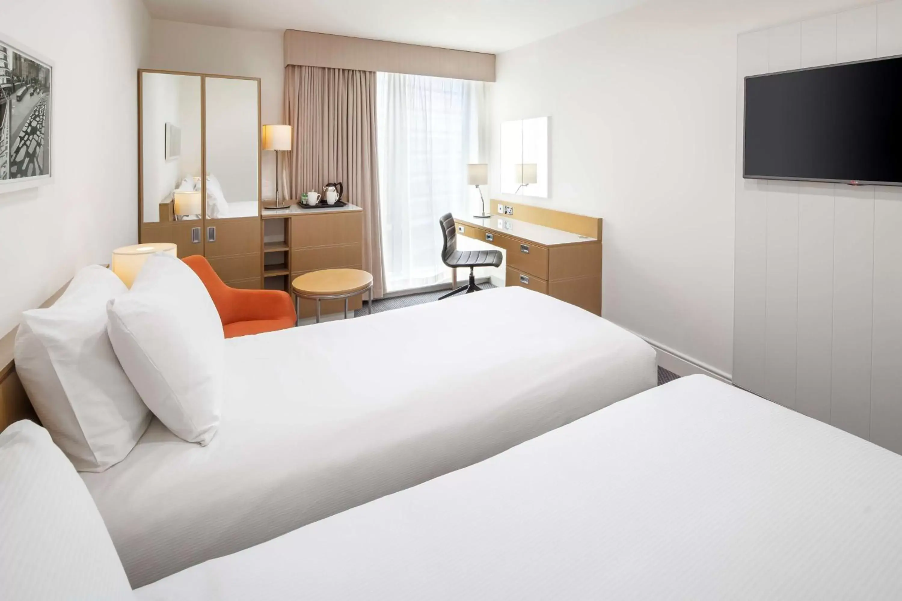 Bed in DoubleTree by Hilton Manchester Piccadilly