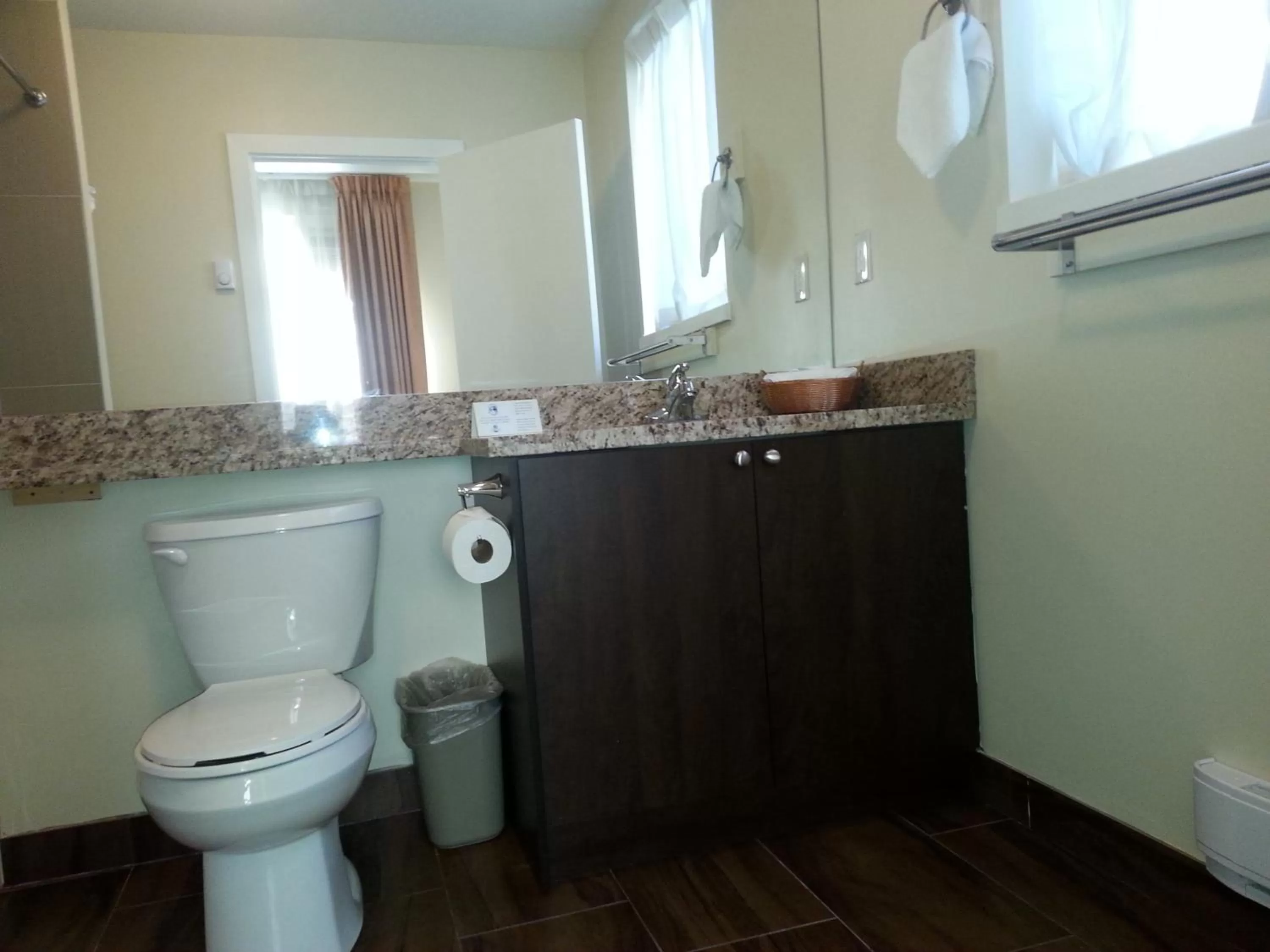 Bathroom in Barclay Hotel