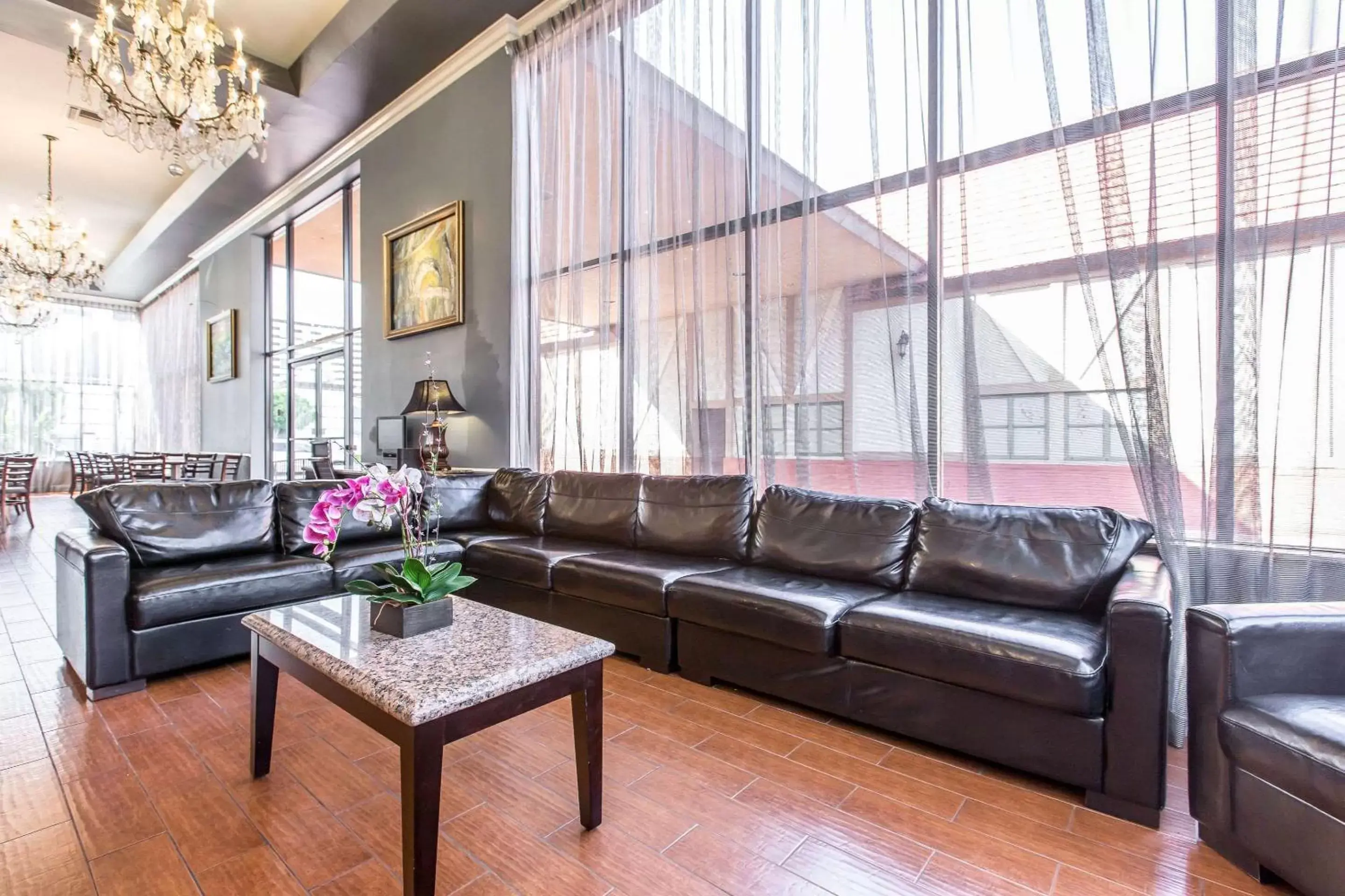 Lobby or reception, Seating Area in Quality Inn & Suites Bell Gardens-Los Angeles