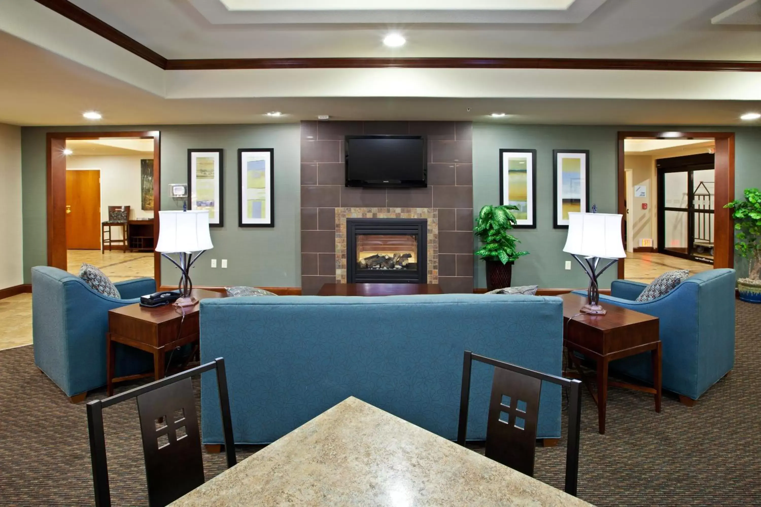 Breakfast, Lobby/Reception in Holiday Inn Express & Suites Ripley, an IHG Hotel