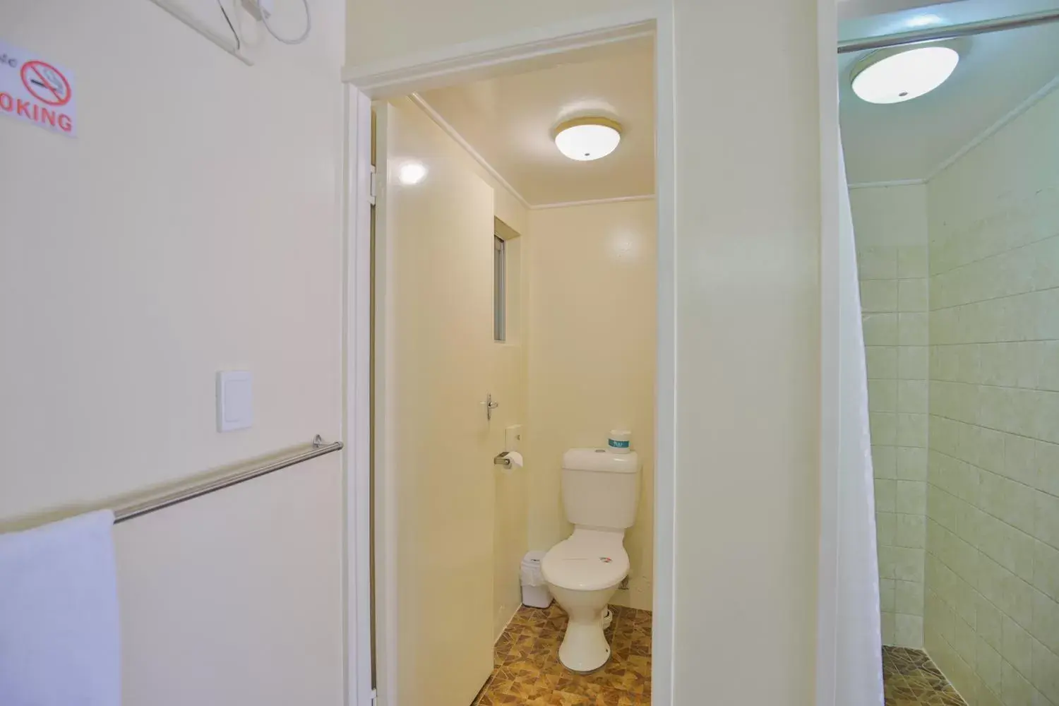 Toilet, Bathroom in Oscar Motel