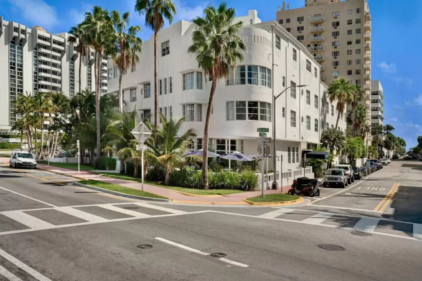 Property building in Hotel Trouvail Miami Beach