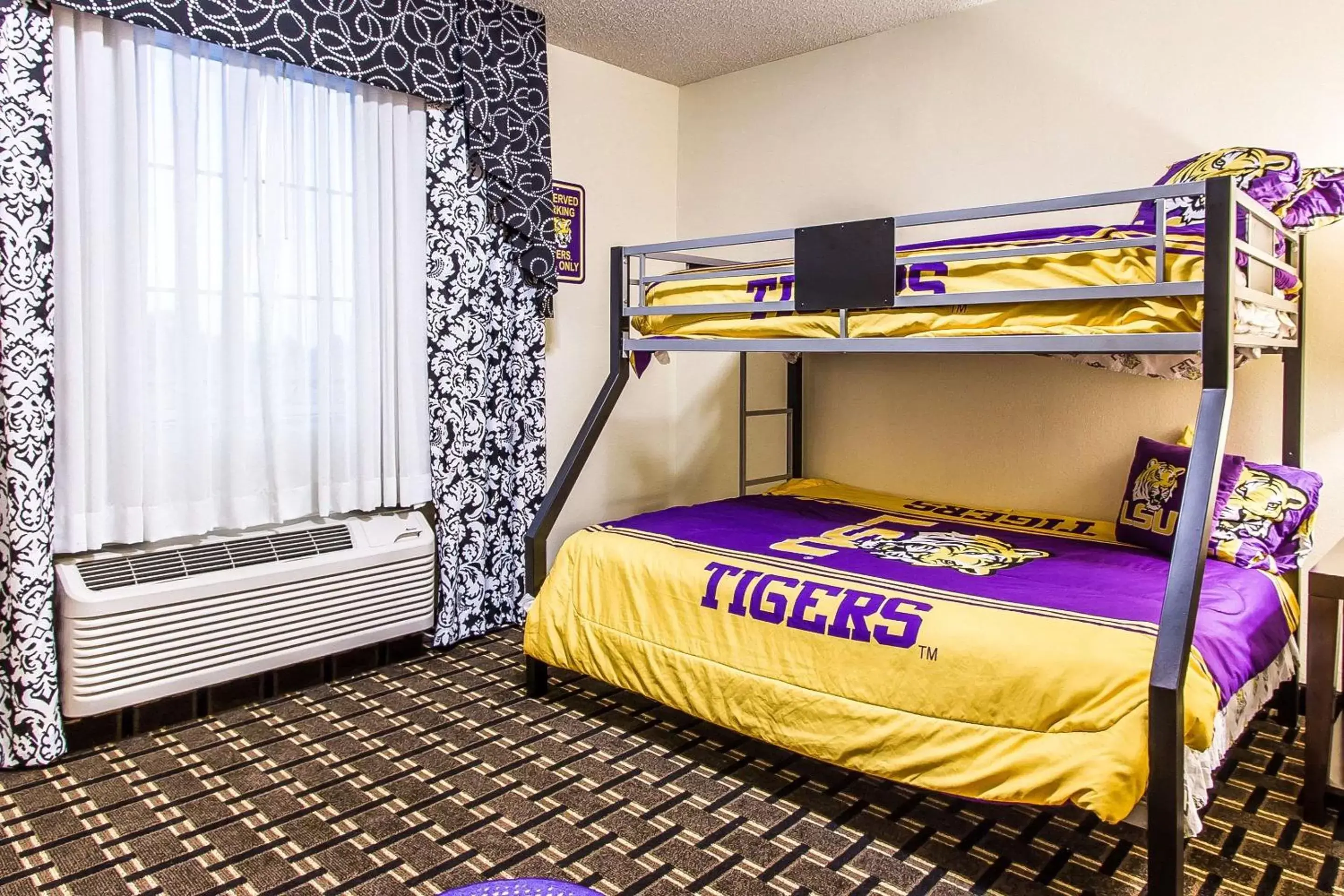 Photo of the whole room, Bunk Bed in Evangeline Downs Hotel, Ascend Hotel Collection