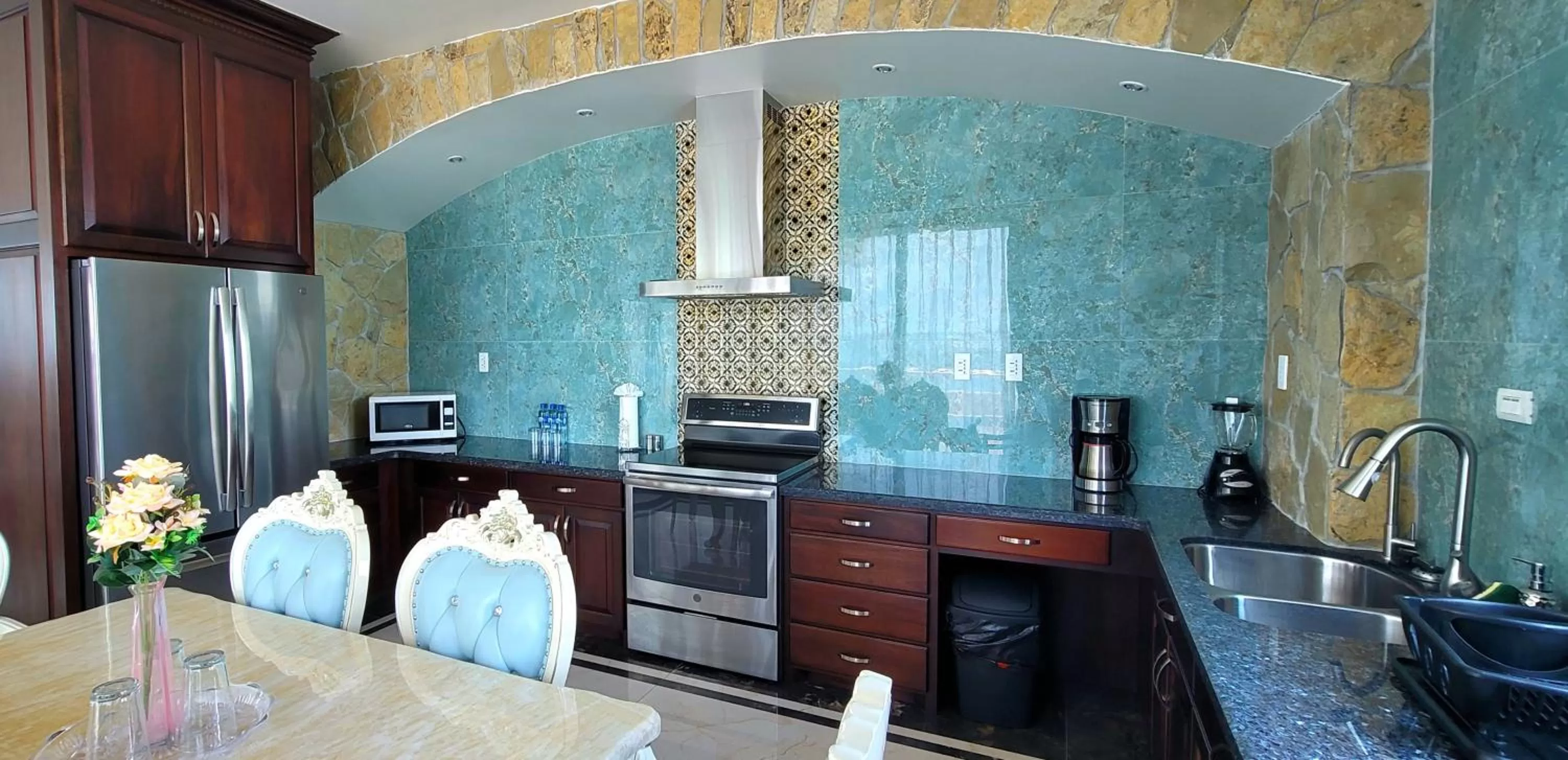 Kitchen or kitchenette in Golden Bay Belize Hotel