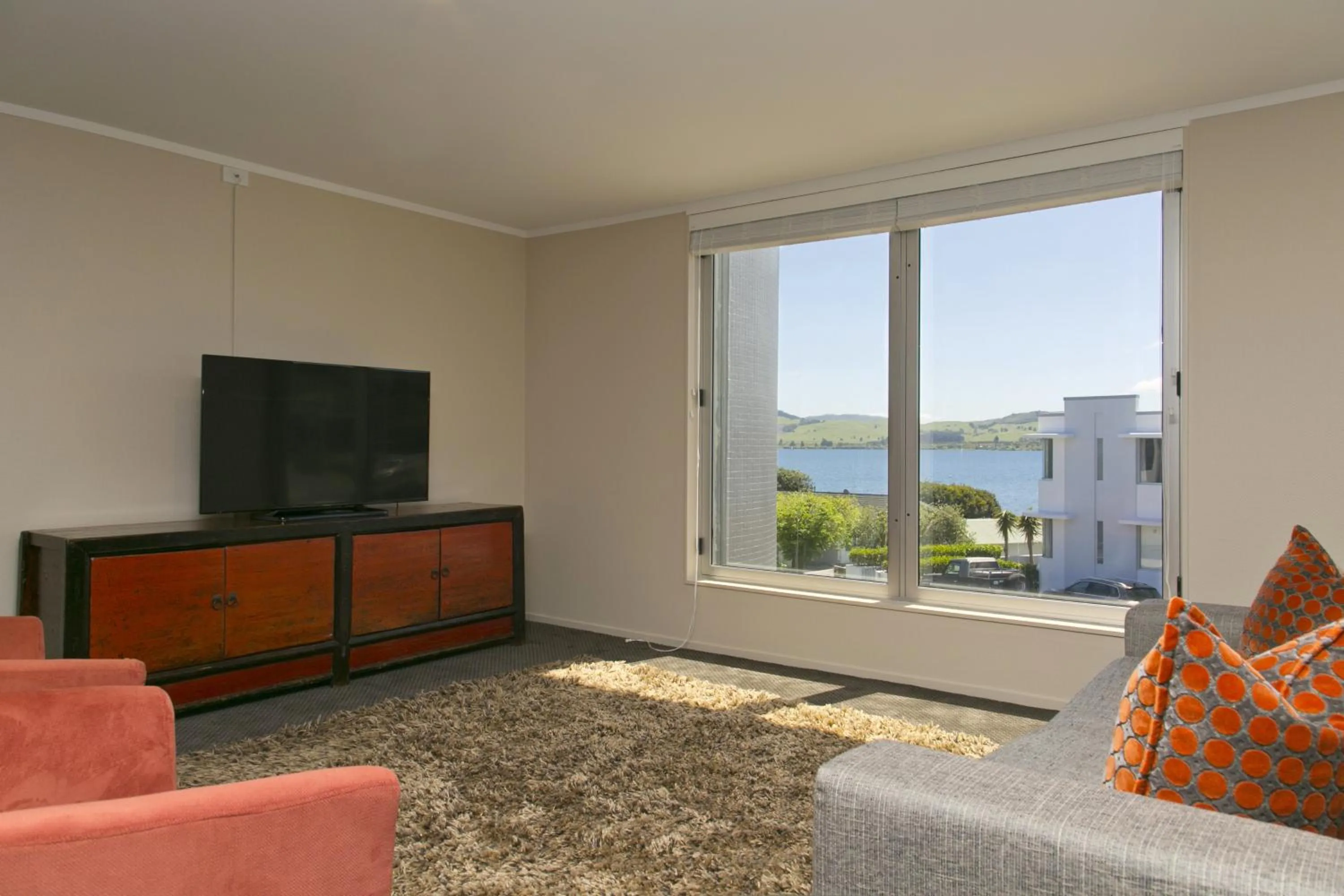 TV and multimedia in The Cove- On The Lake