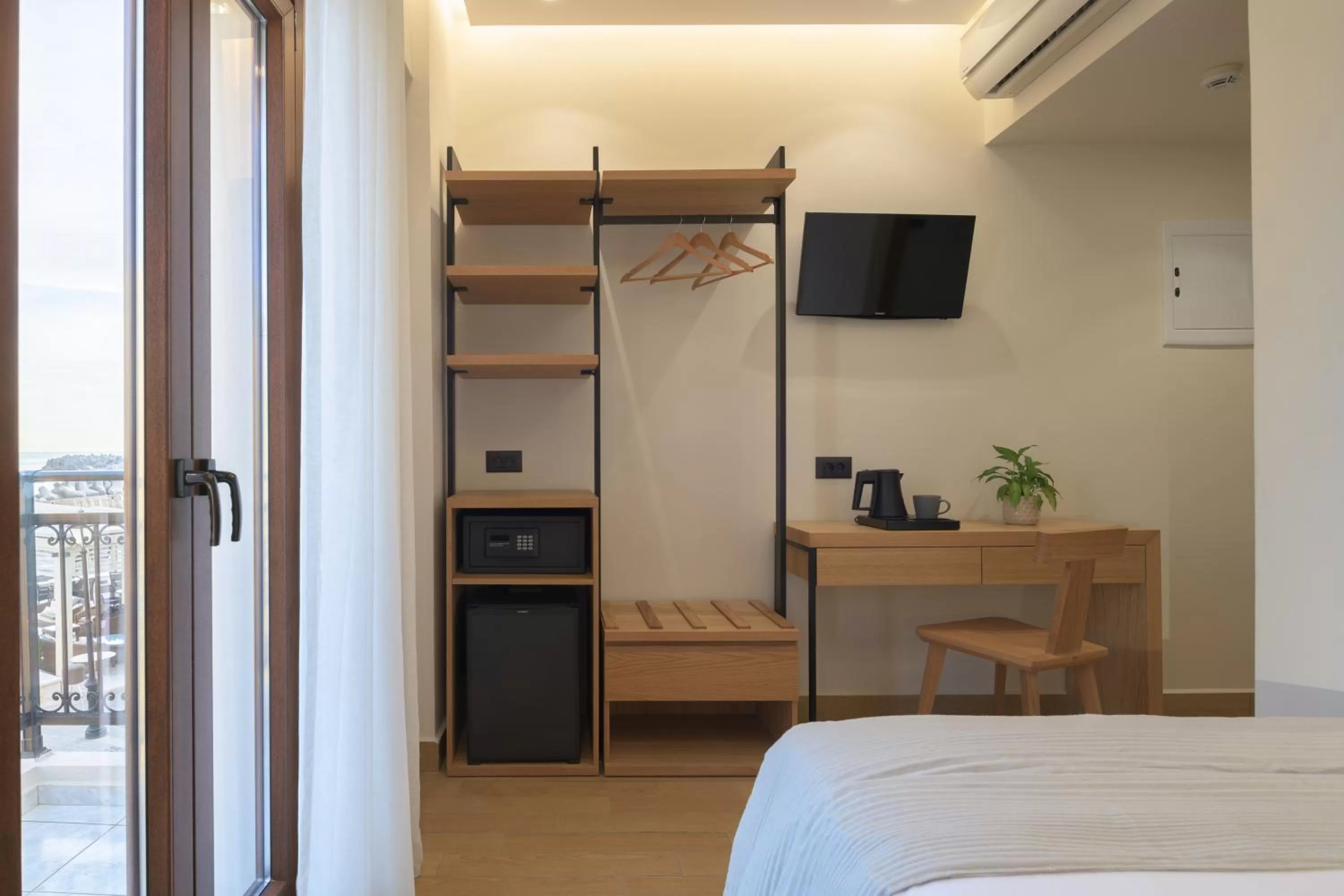 TV and multimedia, Bed in Hotel Ideon