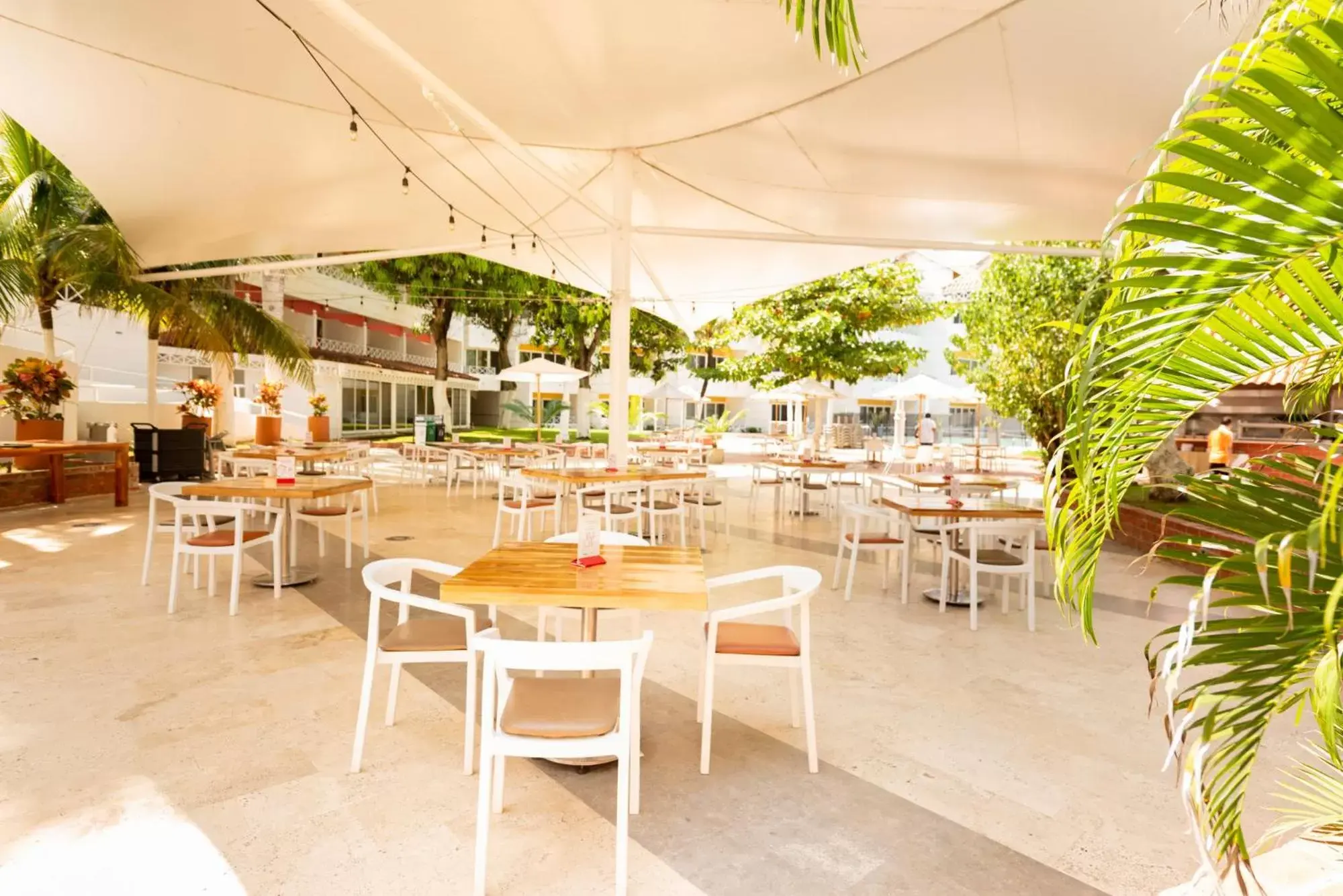 Restaurant/Places to Eat in Hotel Las Americas Casa de Playa