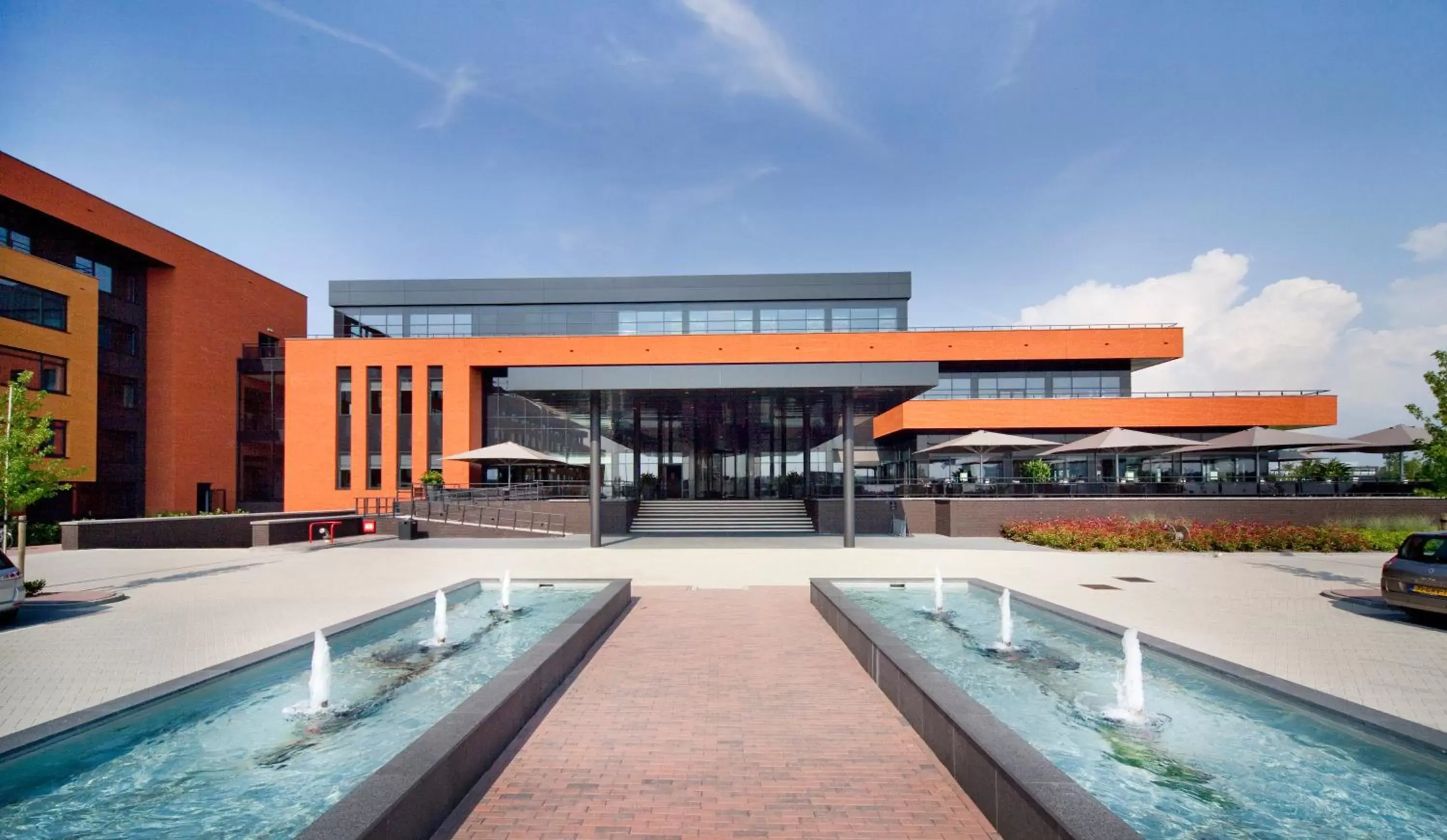 Facade/entrance, Swimming Pool in Van Der Valk Hotel Almere