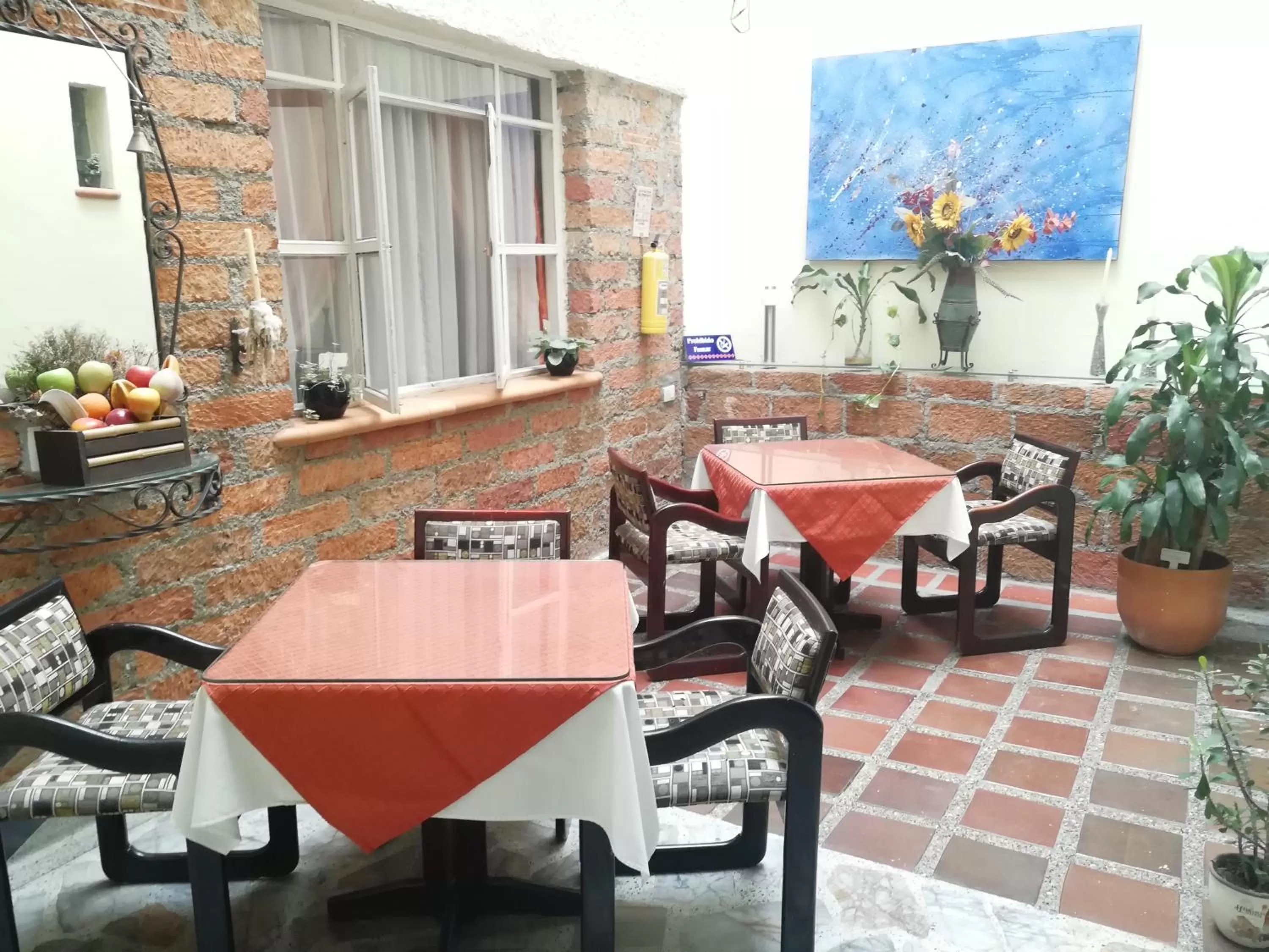 Patio, Restaurant/Places to Eat in 61Prado Hotel