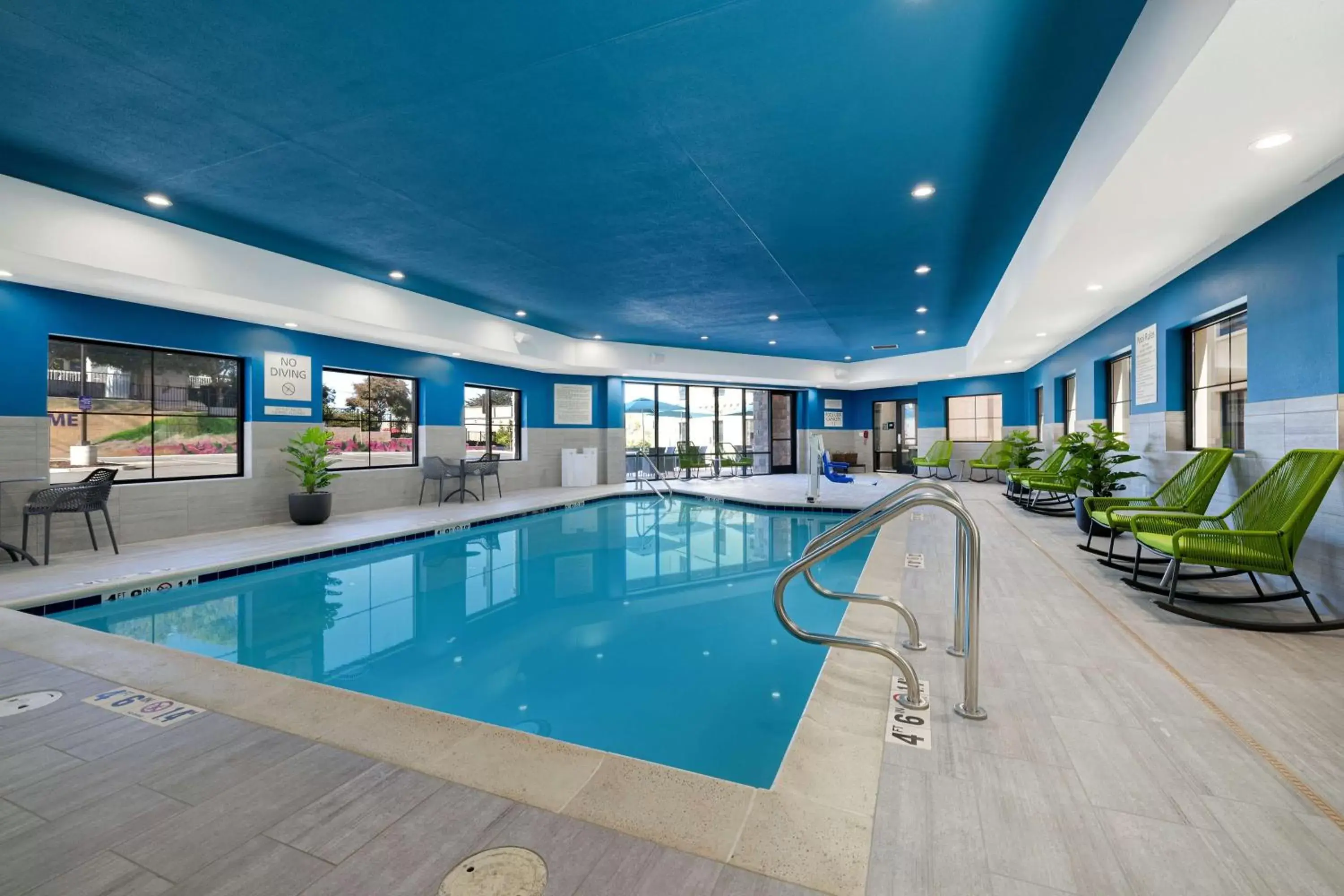Pool view, Swimming Pool in Hampton Inn & Suites Marina