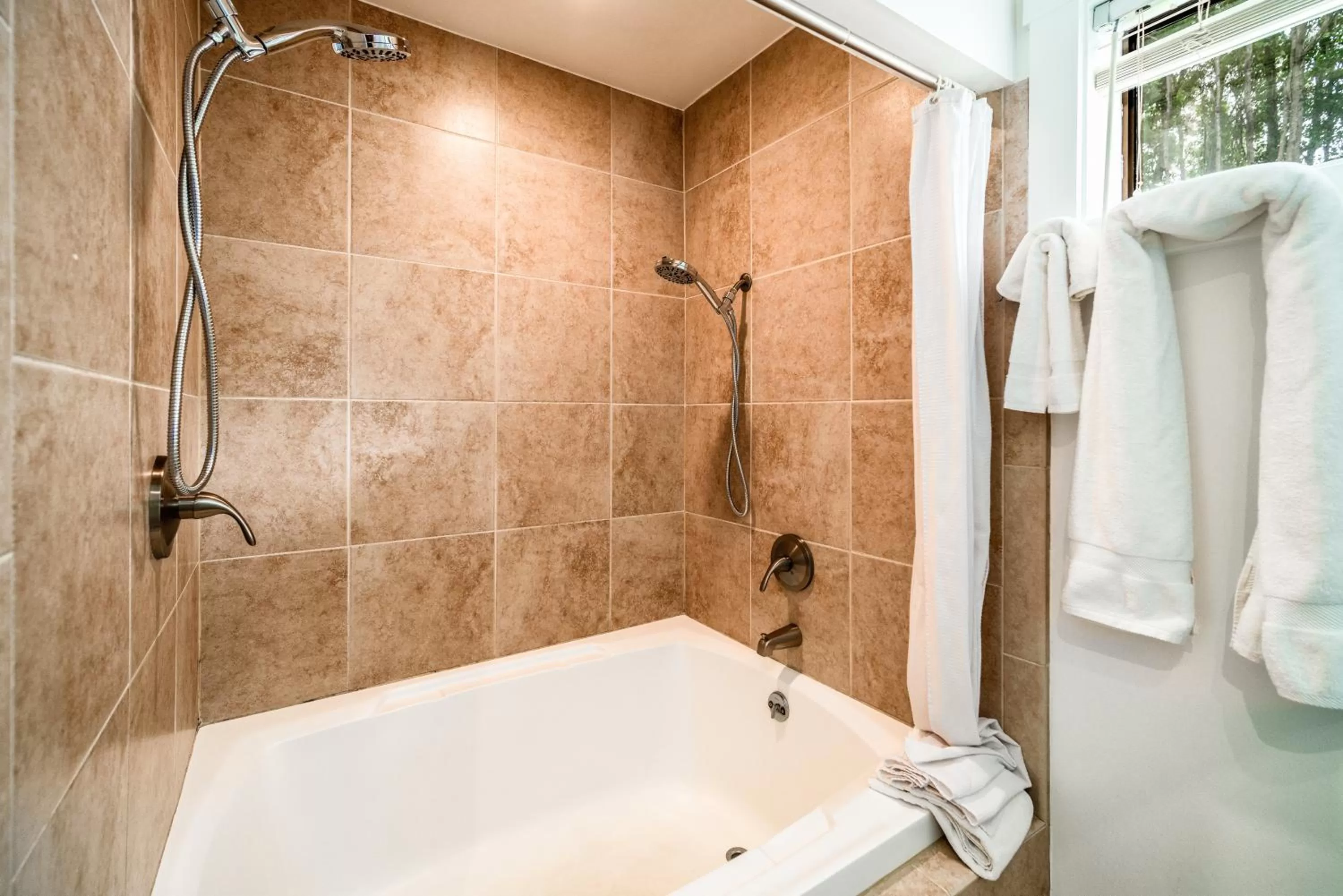 Shower in Agate Cove Inn