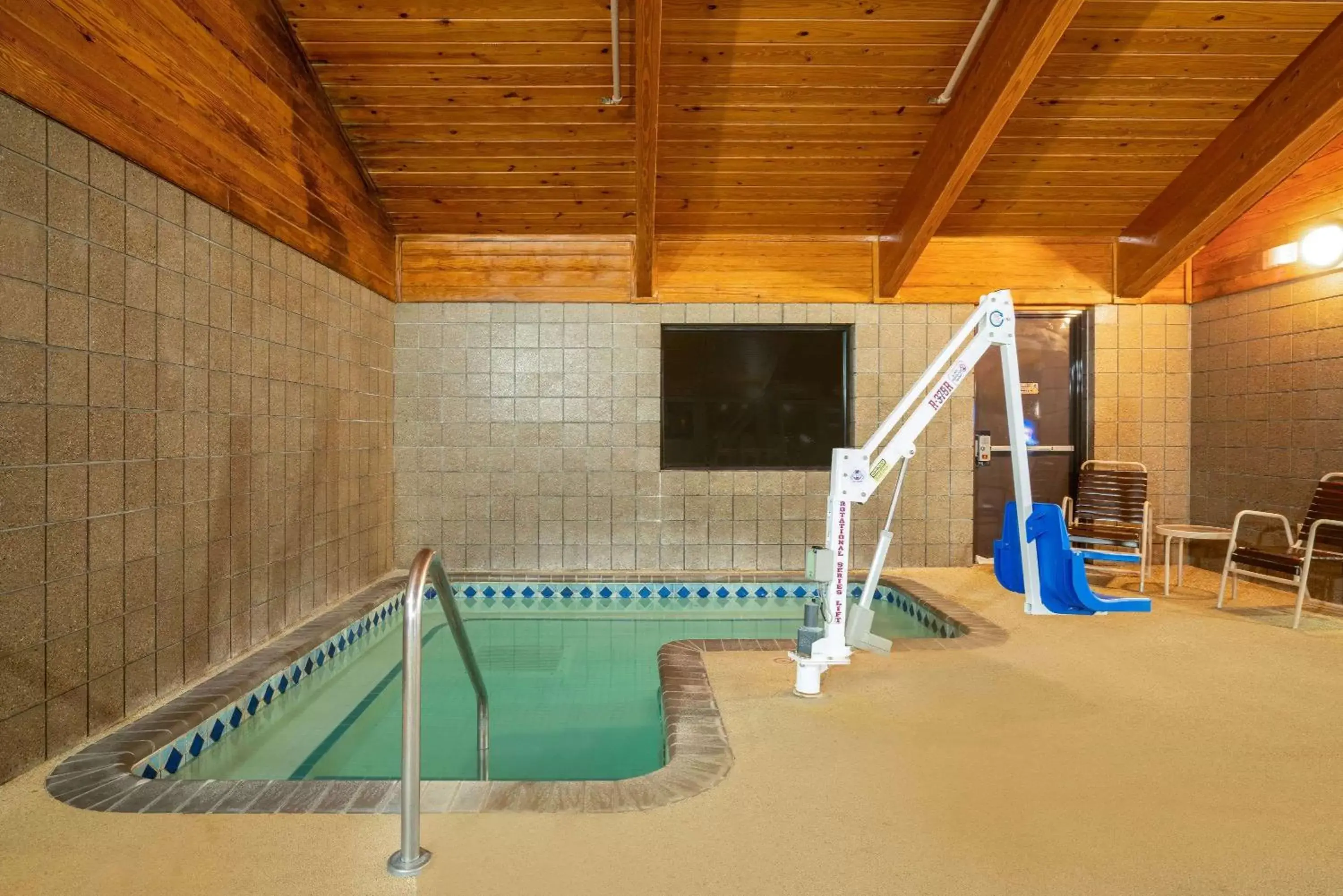 Hot Tub, Swimming Pool in AmericInn by Wyndham Park Rapids