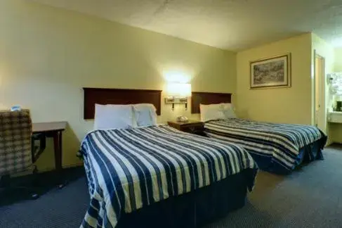 Bedroom, Bed in Americas Best Value Inn Comanche