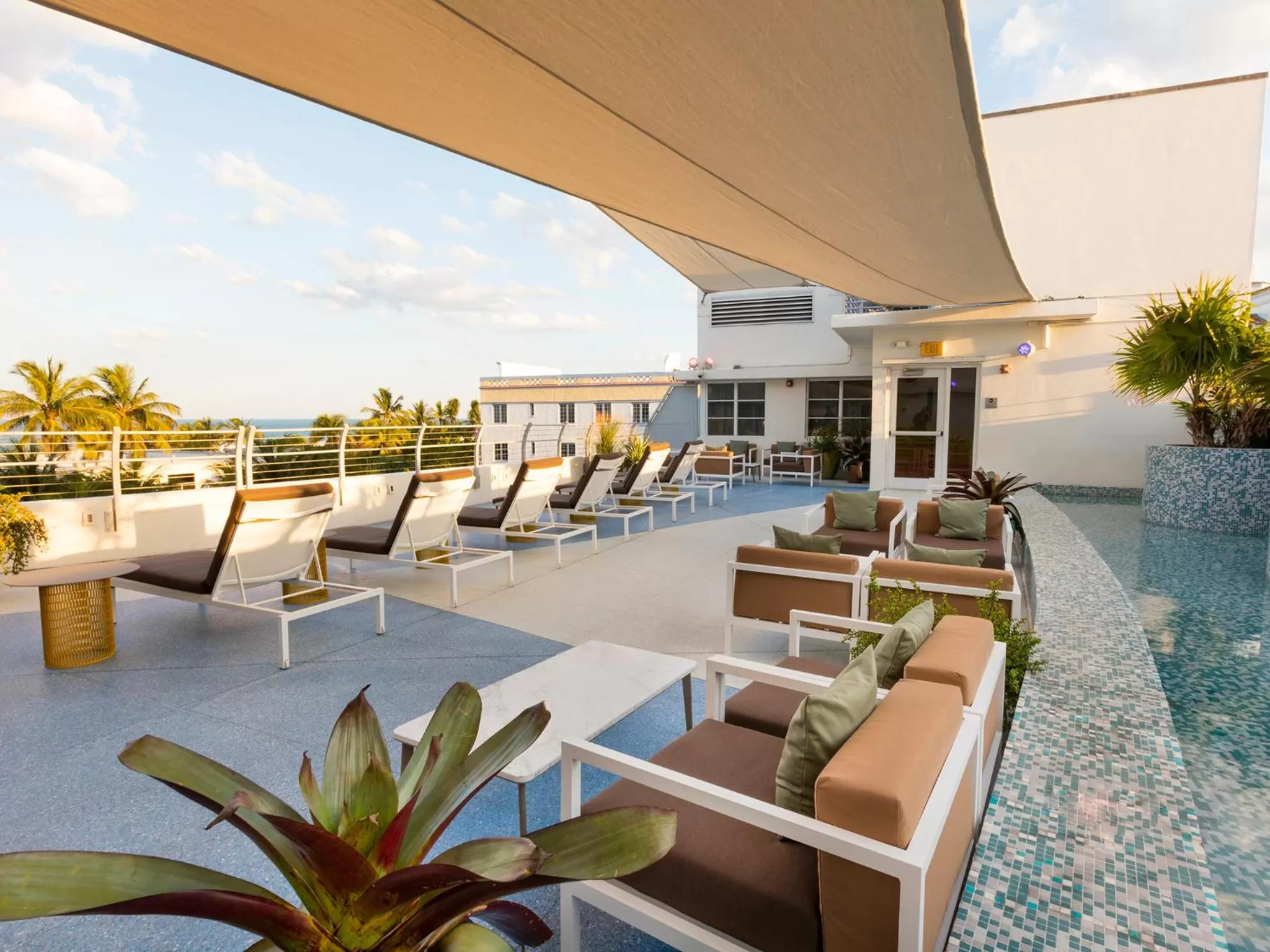 Restaurant/places to eat in Clevelander Hotel