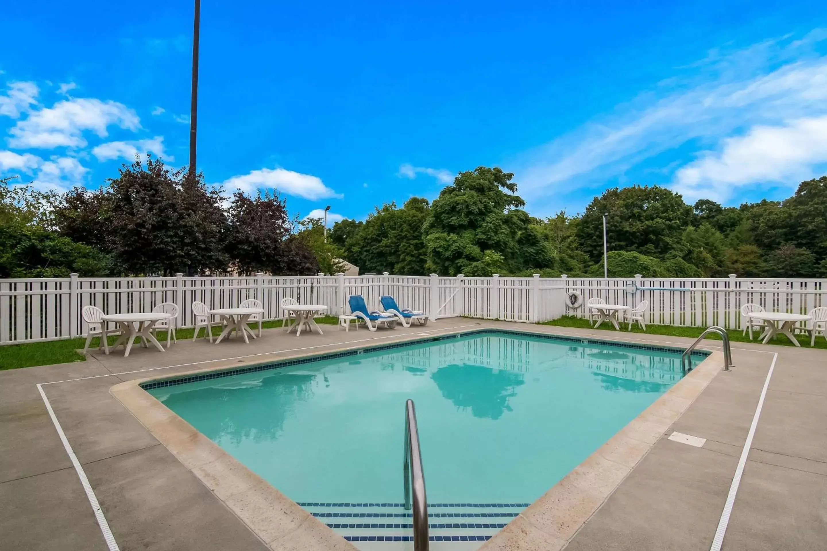 Pool view, Swimming Pool in Quality Inn Mystic