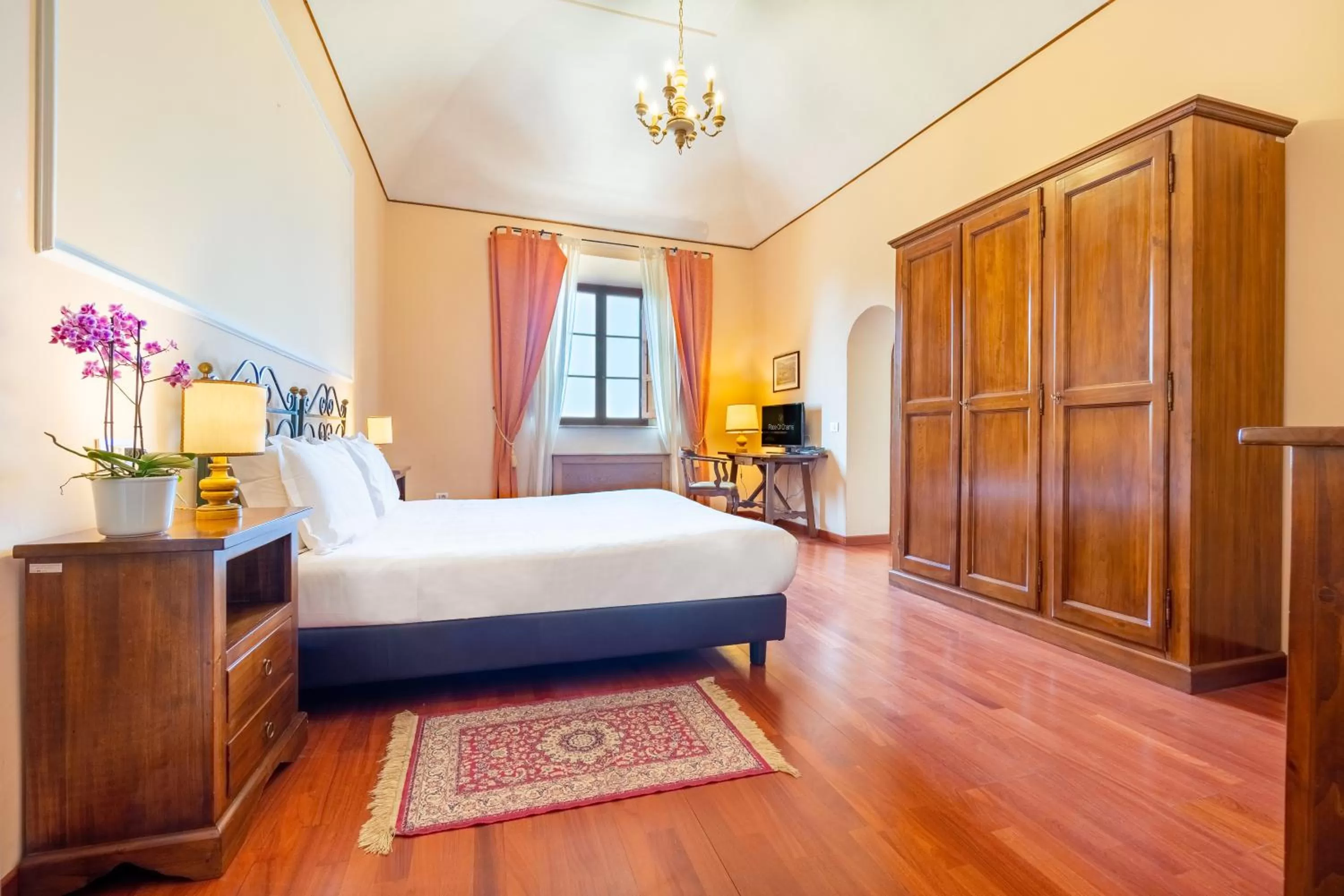 Bedroom, Bed in Certosa di Pontignano Residenza d'Epoca - Place of Charme