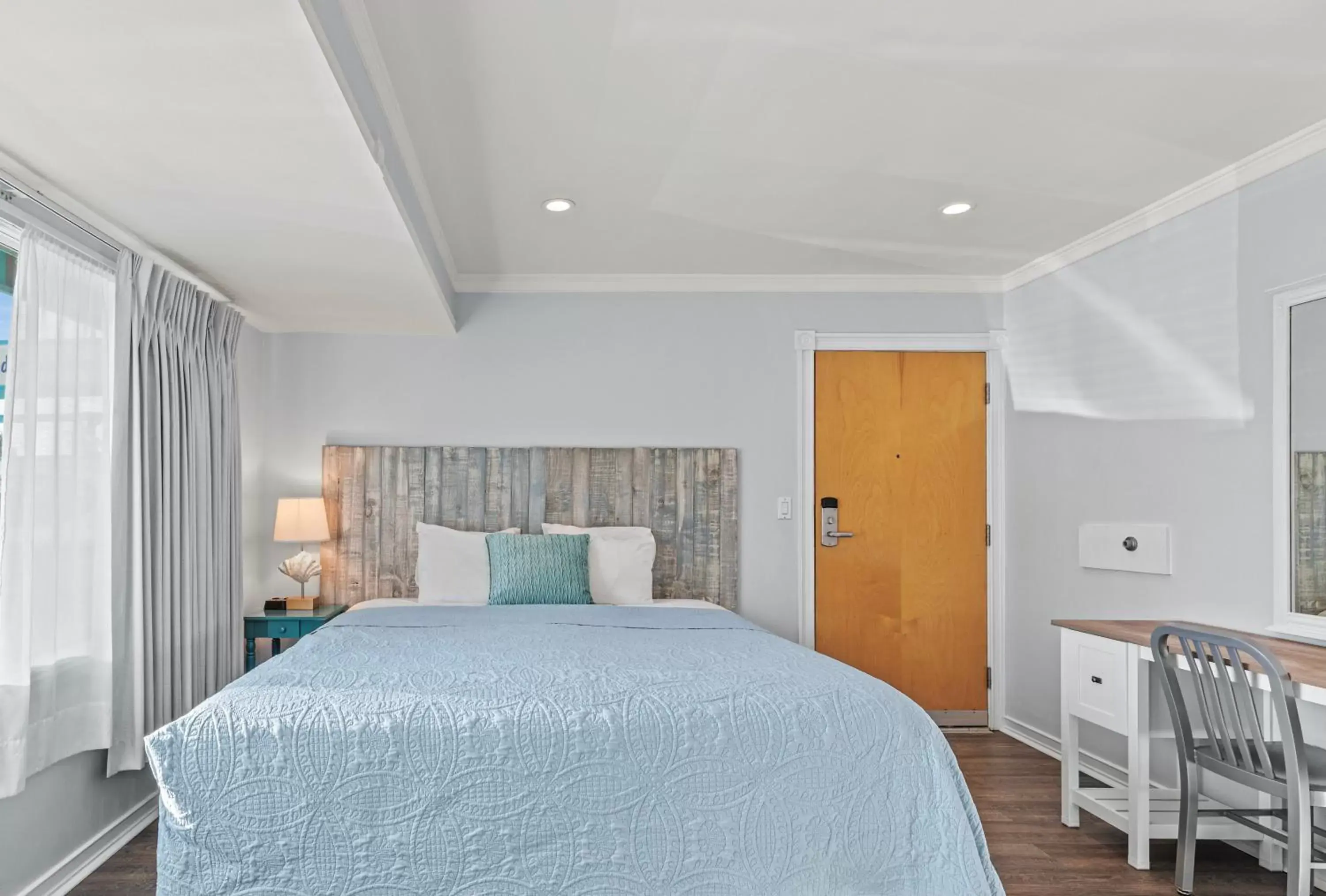 heating, Bed in Ocean Lodge Santa Monica Beach Hotel