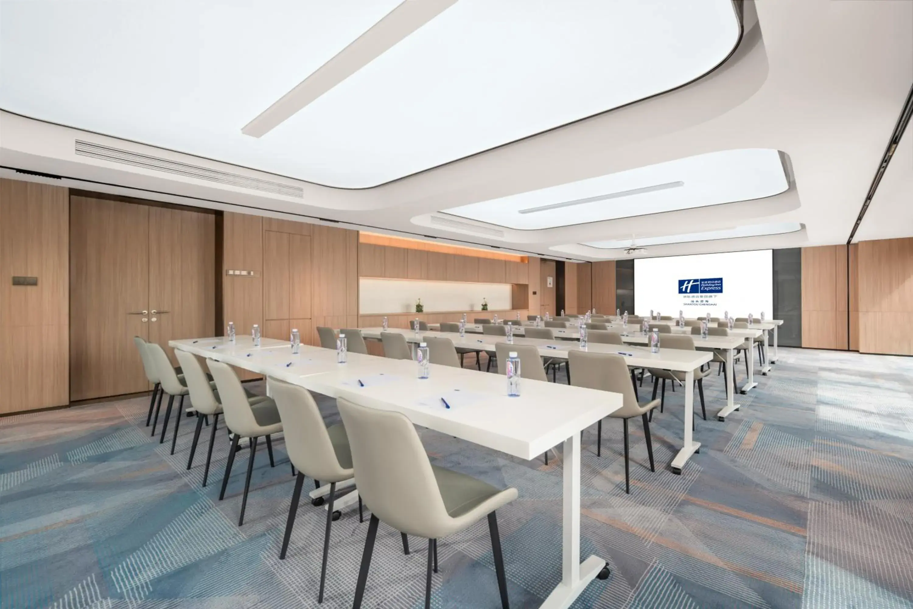 Meeting/conference room in Holiday Inn Express Shantou Chenghai