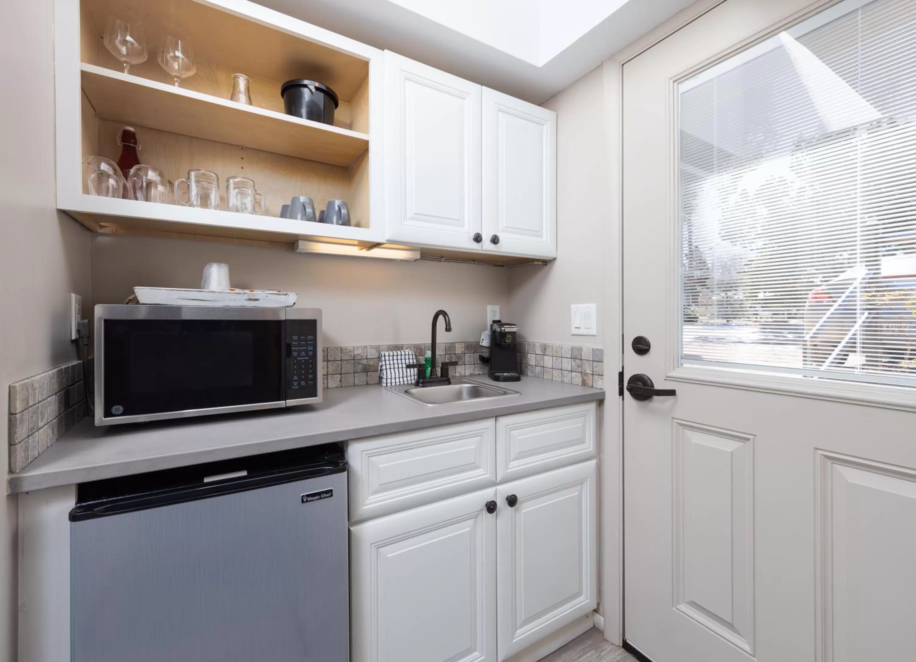 Coffee/tea facilities in Sky Ranch Lodge