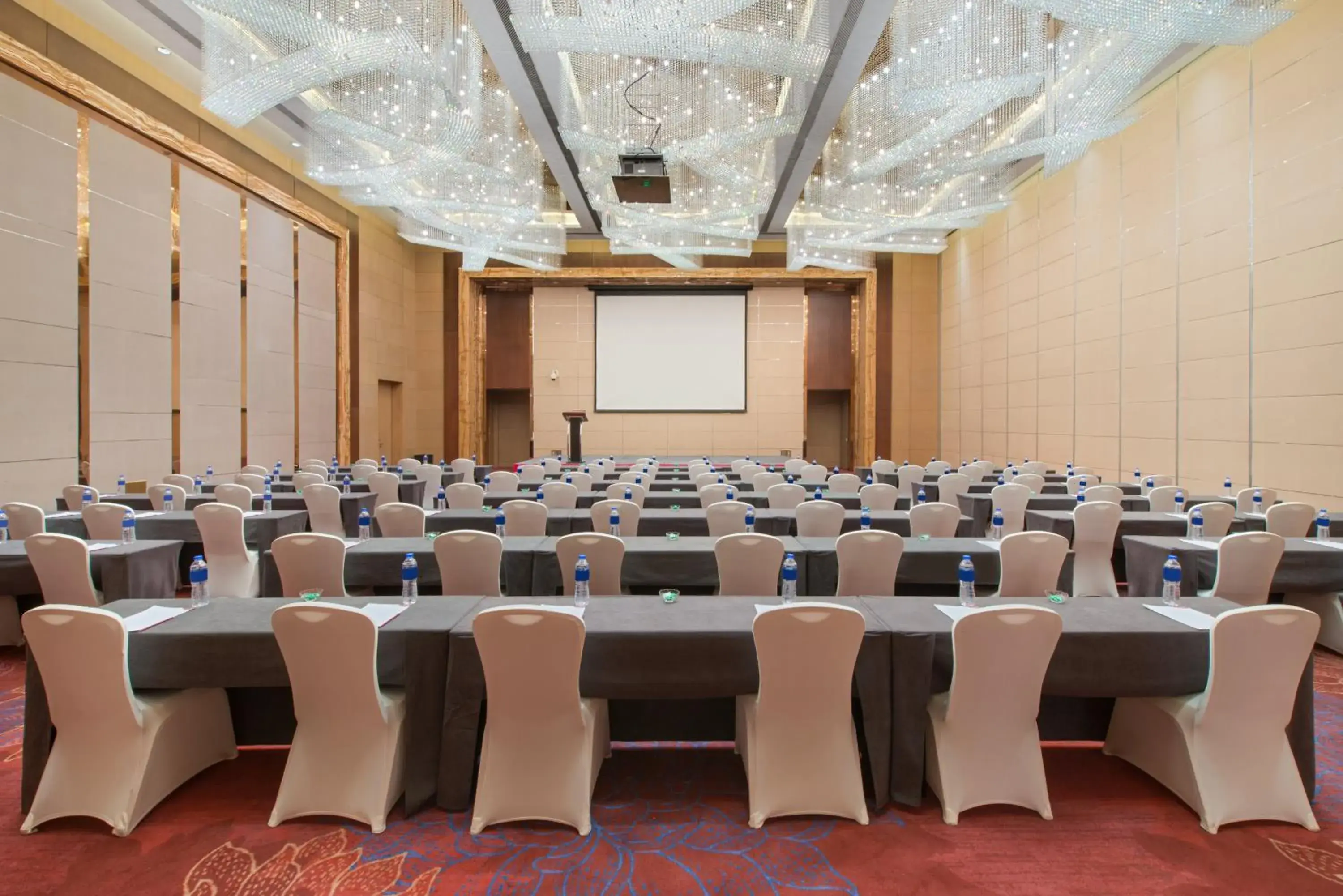 Banquet/Function facilities, Business Area/Conference Room in Crowne Plaza Shanghai Noah Square, an IHG Hotel