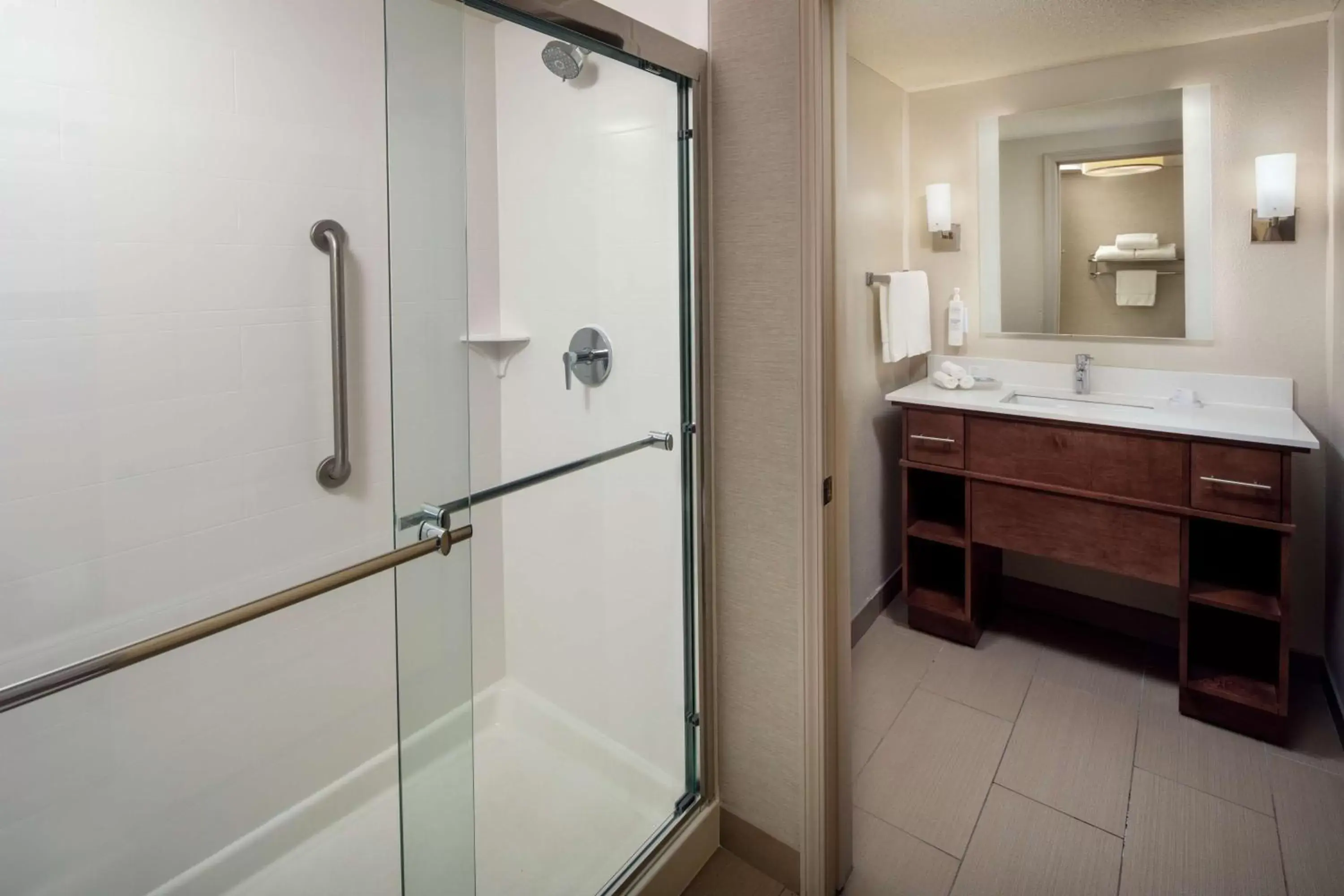 Bathroom in Homewood Suites by Hilton Wallingford-Meriden