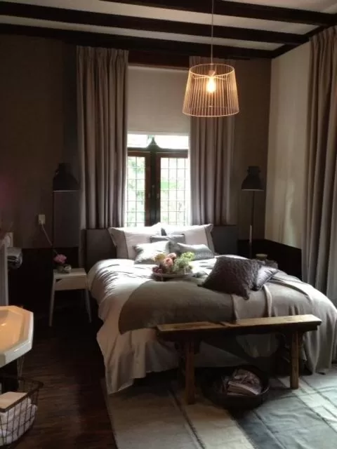 Bed in Hotel Kasteel de Essenburgh