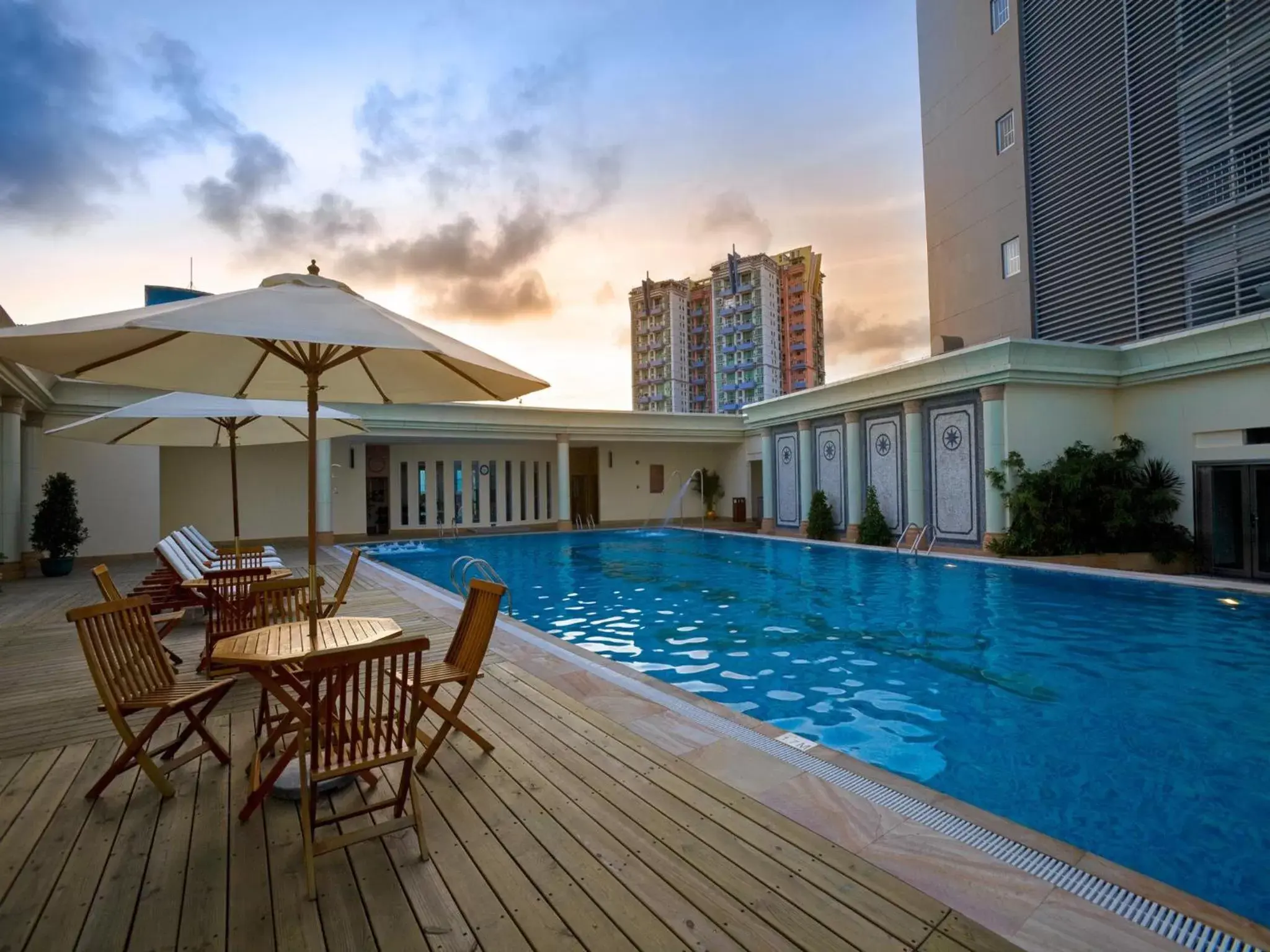 Swimming Pool in Zhuhai Charming Holiday Hotel-Free Welcome Fruit Plate