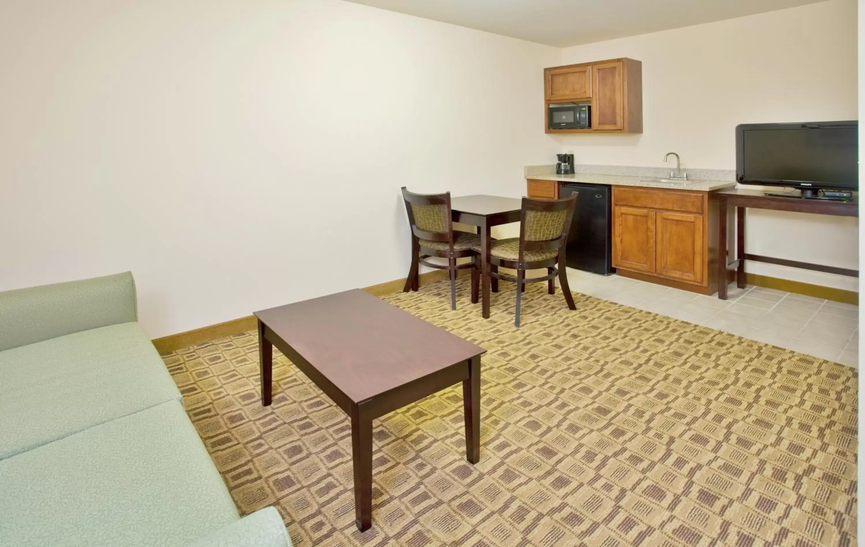 Photo of the whole room, TV/Entertainment Center in Holiday Inn Express Boonville, an IHG Hotel