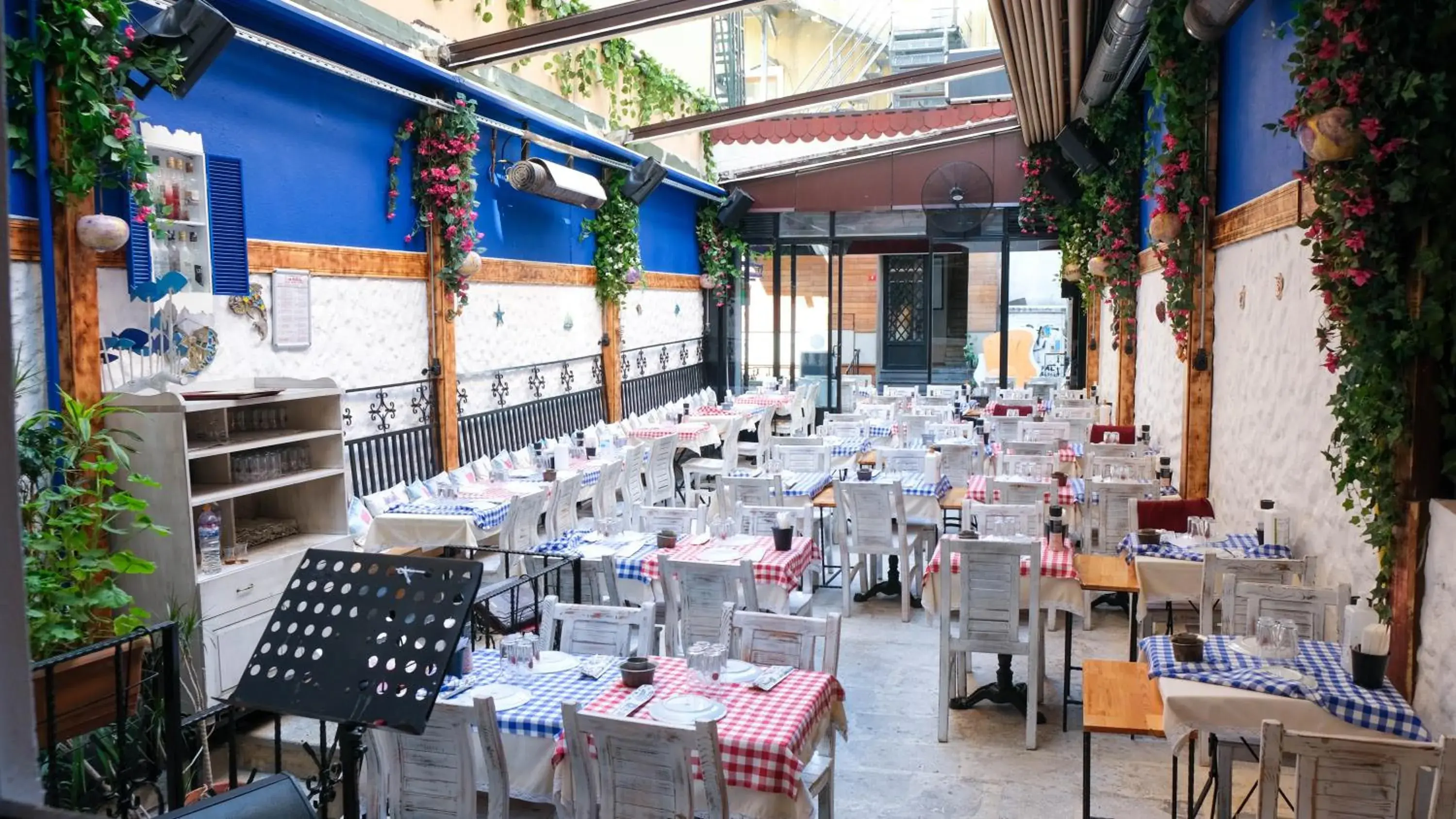 Restaurant/Places to Eat in Sarnıç Butik Otel