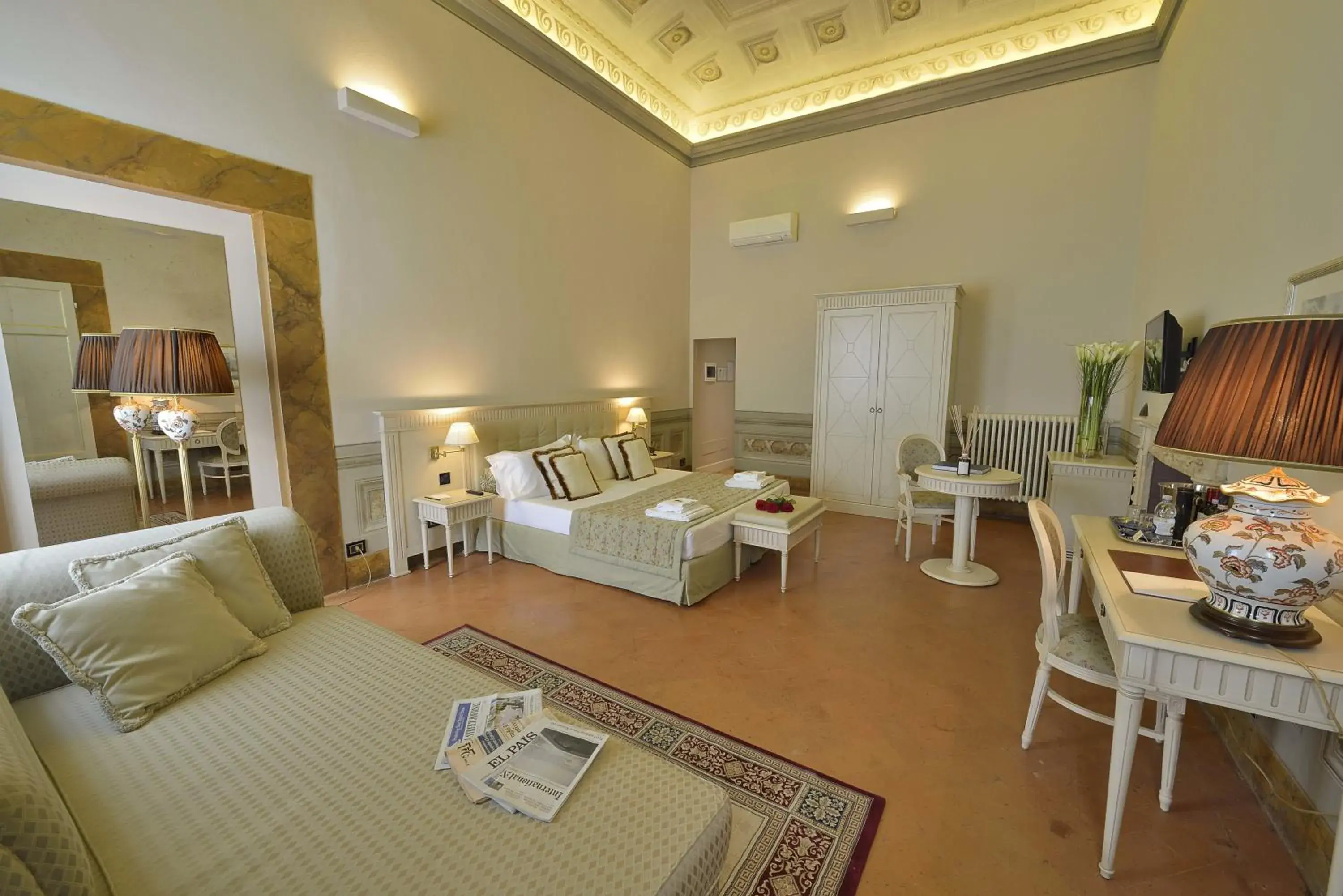 Bedroom in Palazzo Guicciardini